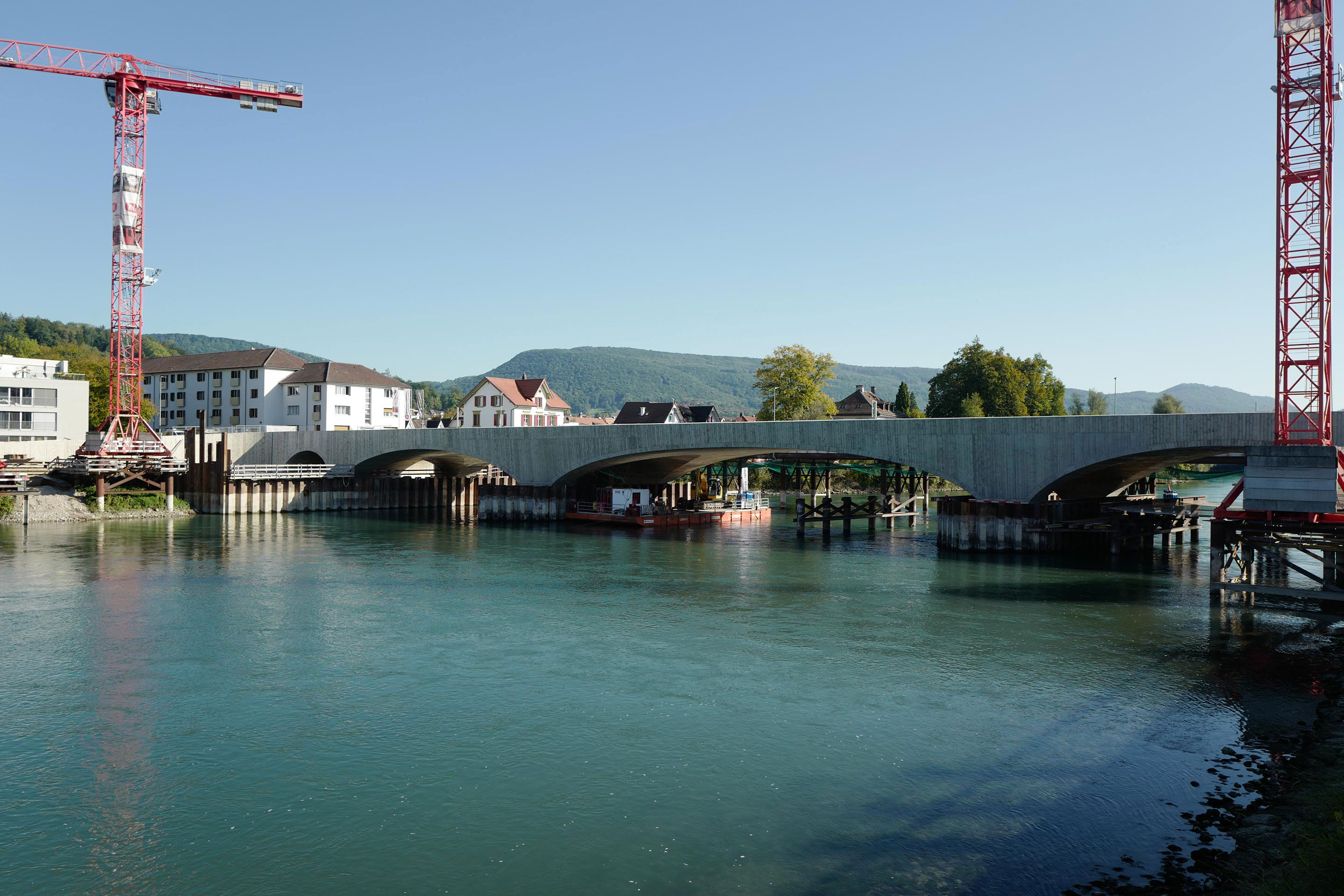 Blick aus Südwesten auf die neue Brücke.