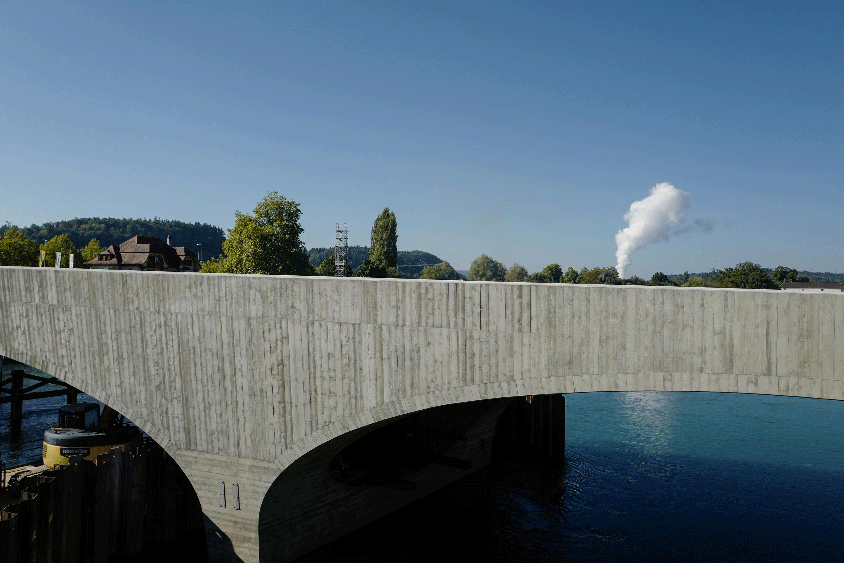 Sichtbare Bautechnik: Wegen der verfügbaren Länge der Schalungsbretter musste im Bereich der Brüstung angesetzt werden.