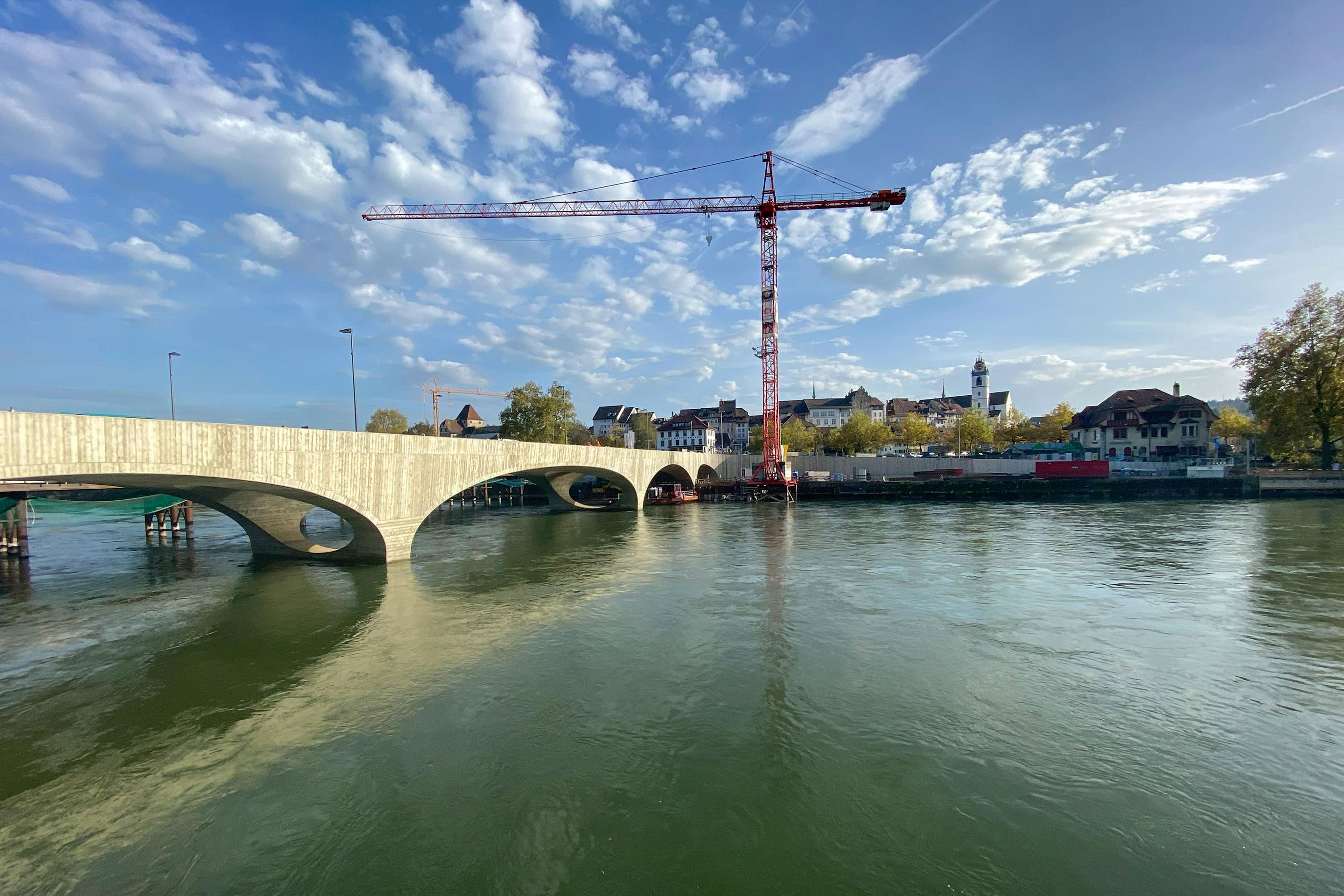 Ansicht der neuen Aarebrücke aus Nordwesten nach dem Rückbau der Spundwandkästen.