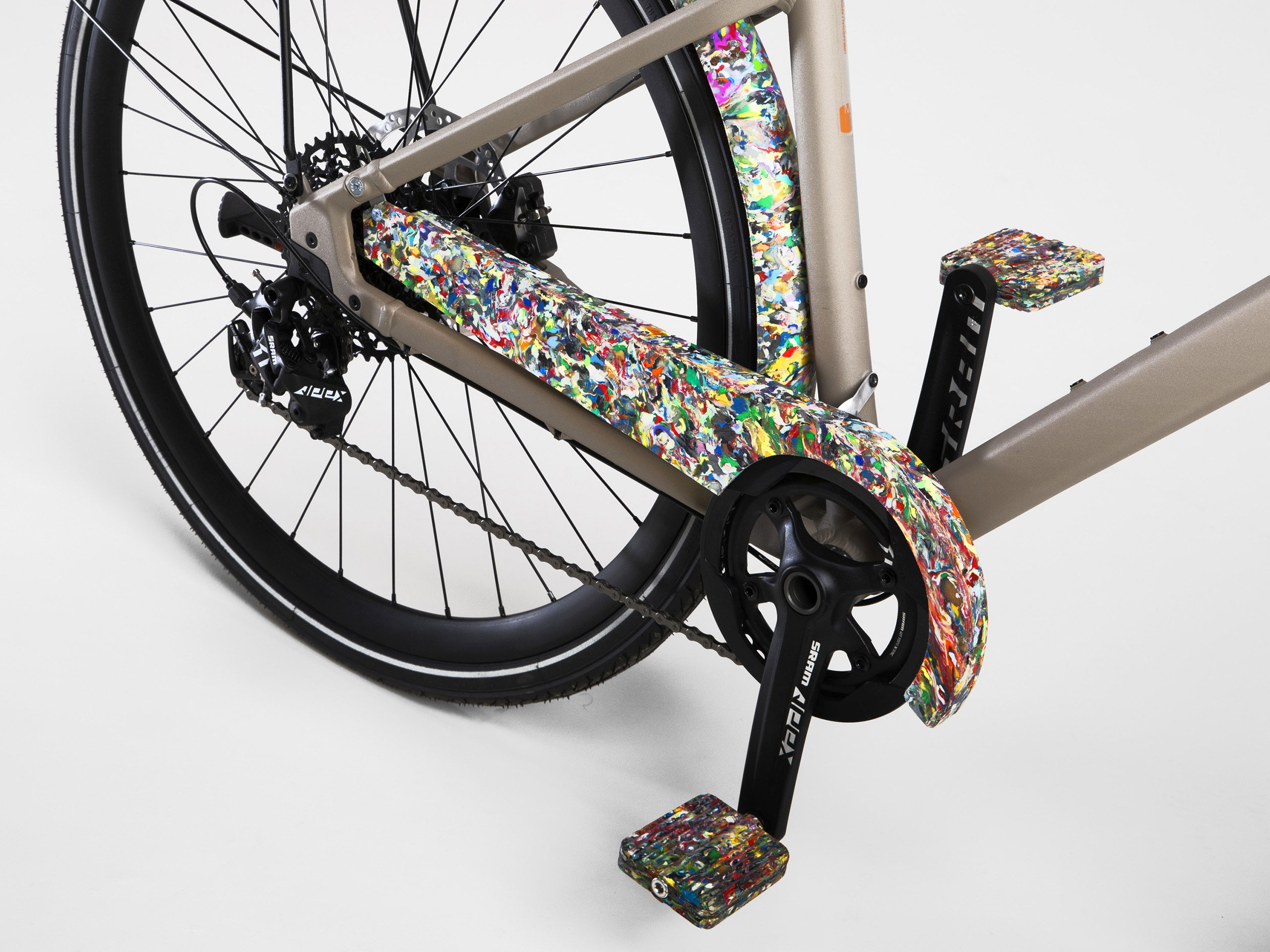 «Confetti« aus recyceltem Kunststoff von Mattia Cook