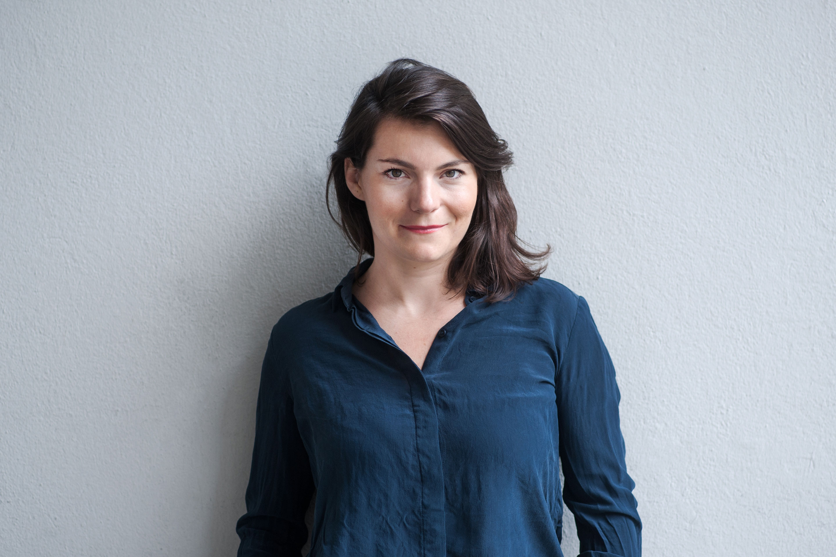 Senem Wicki (Dipl. Kaospilot / MA Strategic Design) führt gemeinsam mit Martina Kühne das Büro kühne wicki Future Stuff in Zürich. Sie arbeitet als Innovationsexpertin für Städte, Unternehmen und Think Tanks, gestaltet transformative Prozesse und unterstützt Organisationen bei der Neuausrichtung in einem sich ständig verändernden Kontext. Seit Sommer 2022 ist sie Verwaltungsratspräsidentin von espazium – Der Verlag für Baukultur, dem Herausgeber von TEC21, TRACÉS, Archi und espazium.ch
