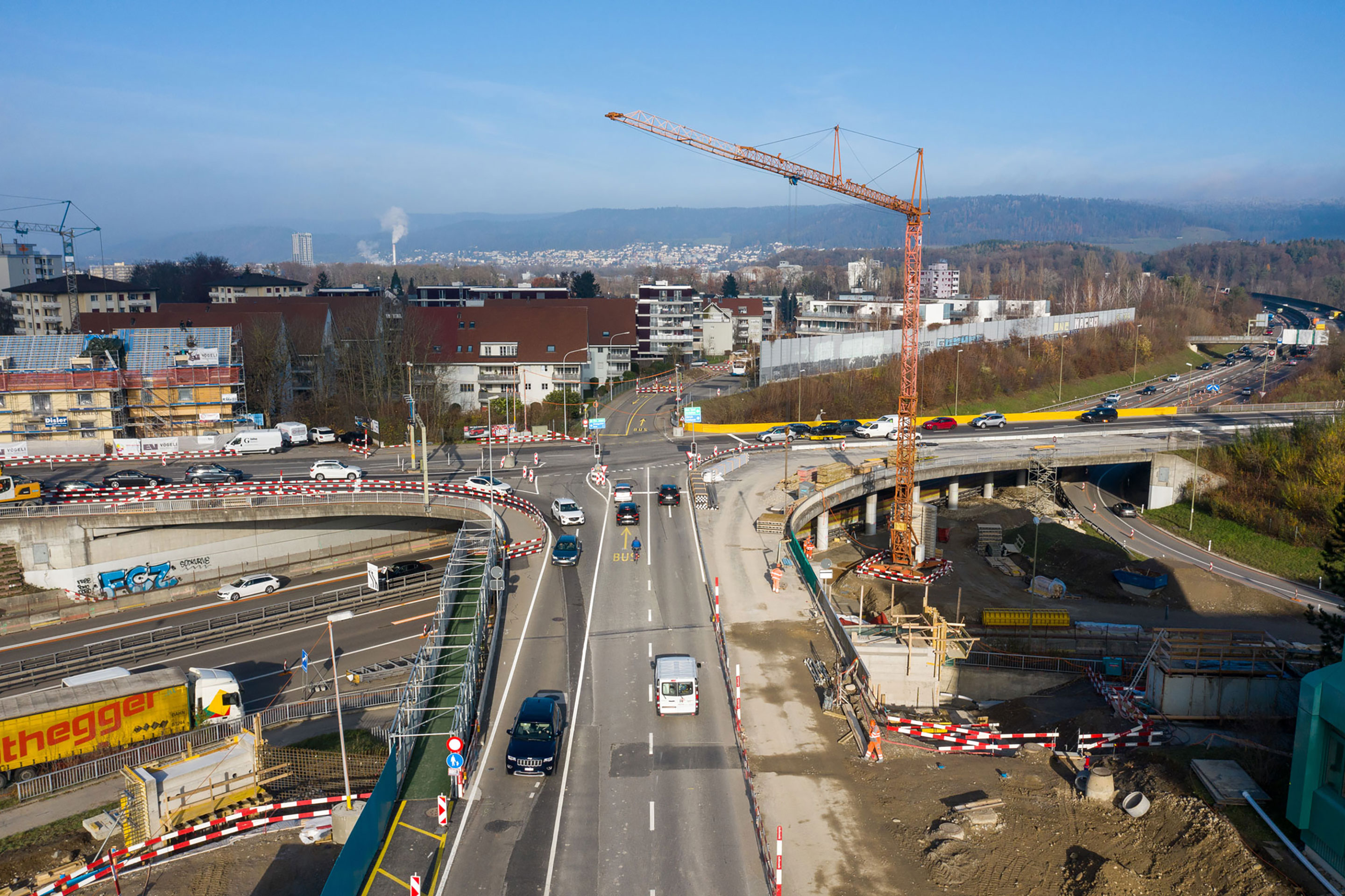 Die Verbreiterung der Überführung war nötig, um alle Verkehrsträger über die Autobahn zu führen. Hier zeigt sich die überlegte Zusammenarbeit der Beteiligten.