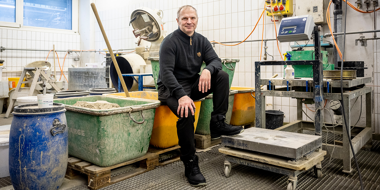 Viacheslav Troian in the concrete lab at ETH Zurich. (Photograph ETH Zurich : Daniel Winkler).jpg