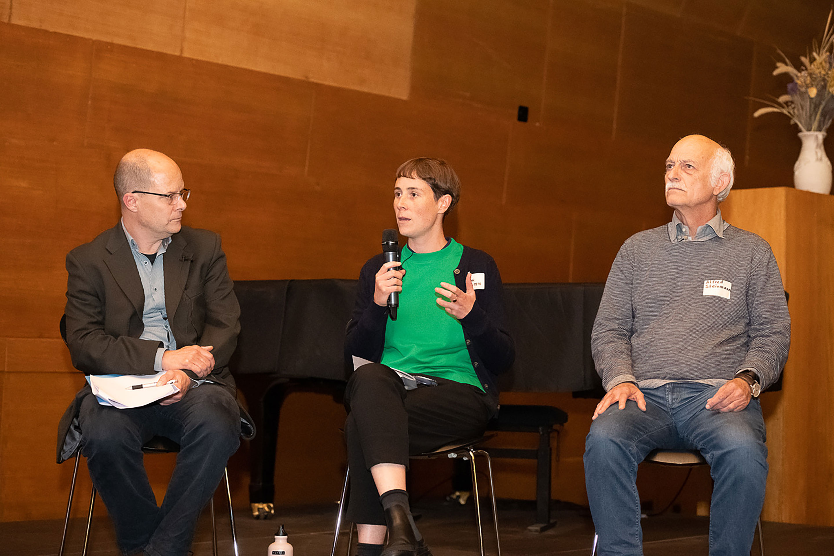 Christian Reutlinger (OST), Katell Mallédan (Ville-en-tête) und Alfred Steinmann (Westast so nicht) während der Podiumsdiskussion.