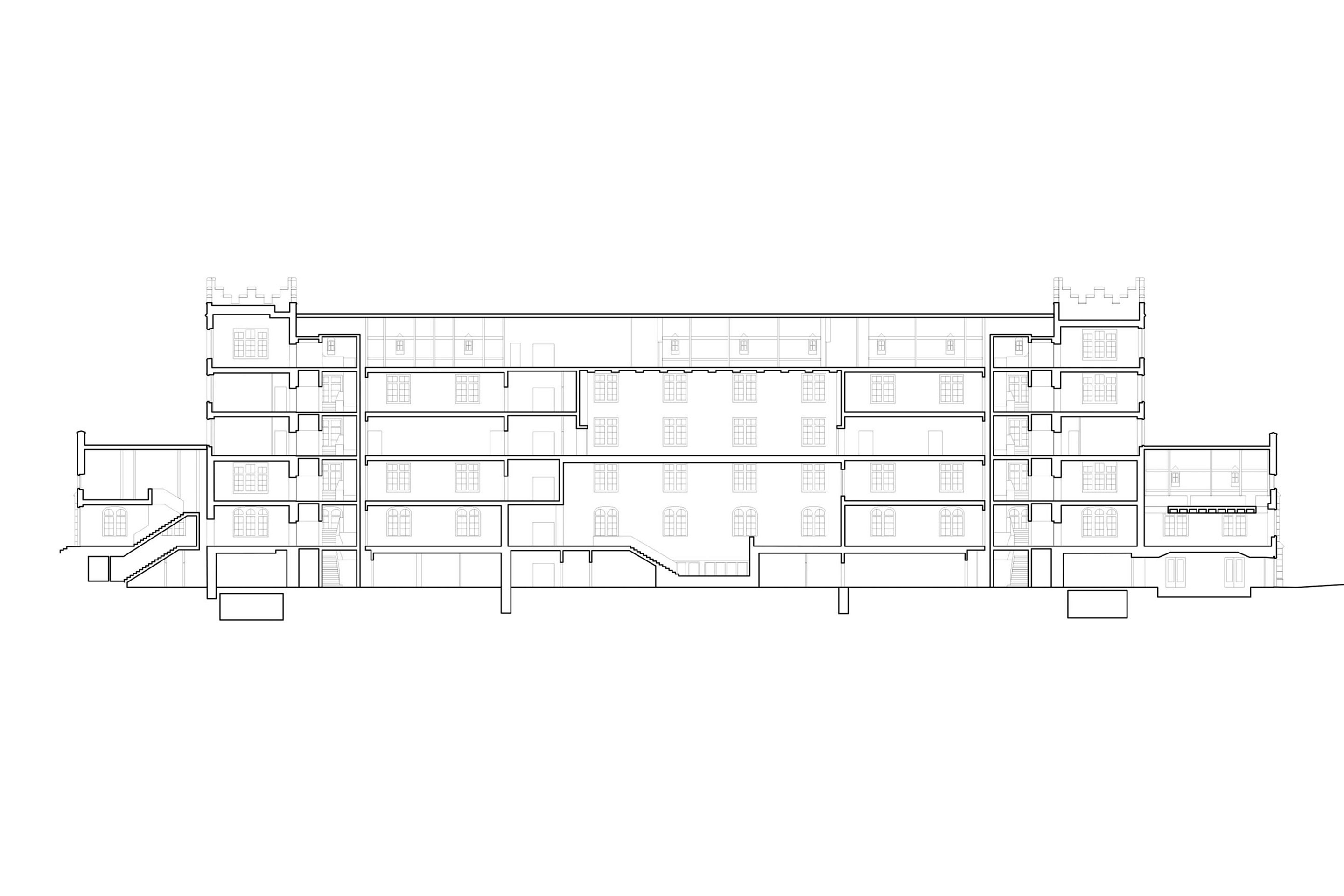 Im Längsschnitt zeigen sich die grosse Treppenhalle und der darüberliegende Saal in der Gebäudemitte. Von aussen ist davon fast nichts zu bemerken. Im Grundriss hebt der geschwungene Raum der Treppenhalle sich deutlich vom rigideren Bestand ab.