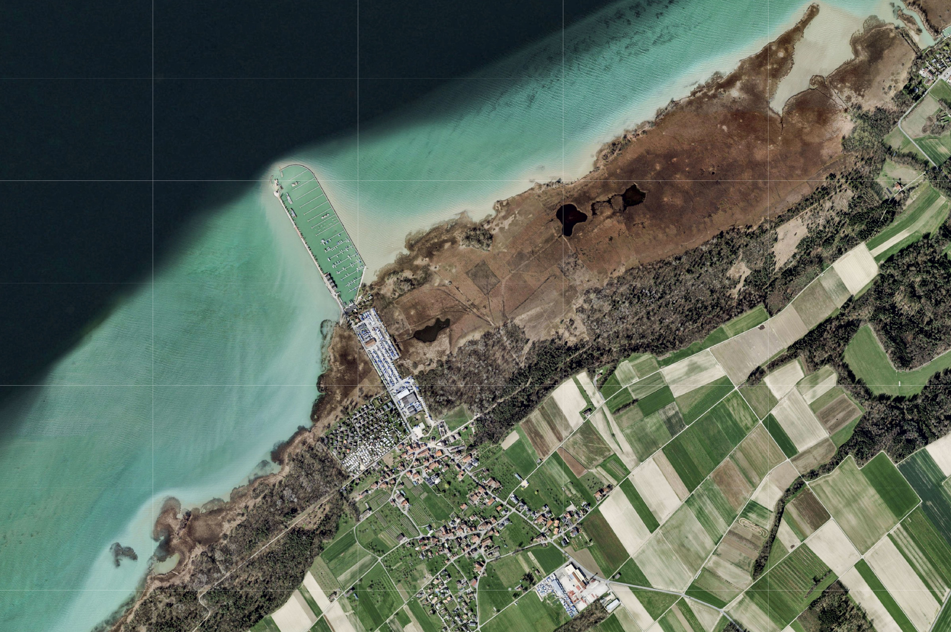 Vue aérienne du port de Chevroux durant les travaux de rénovation