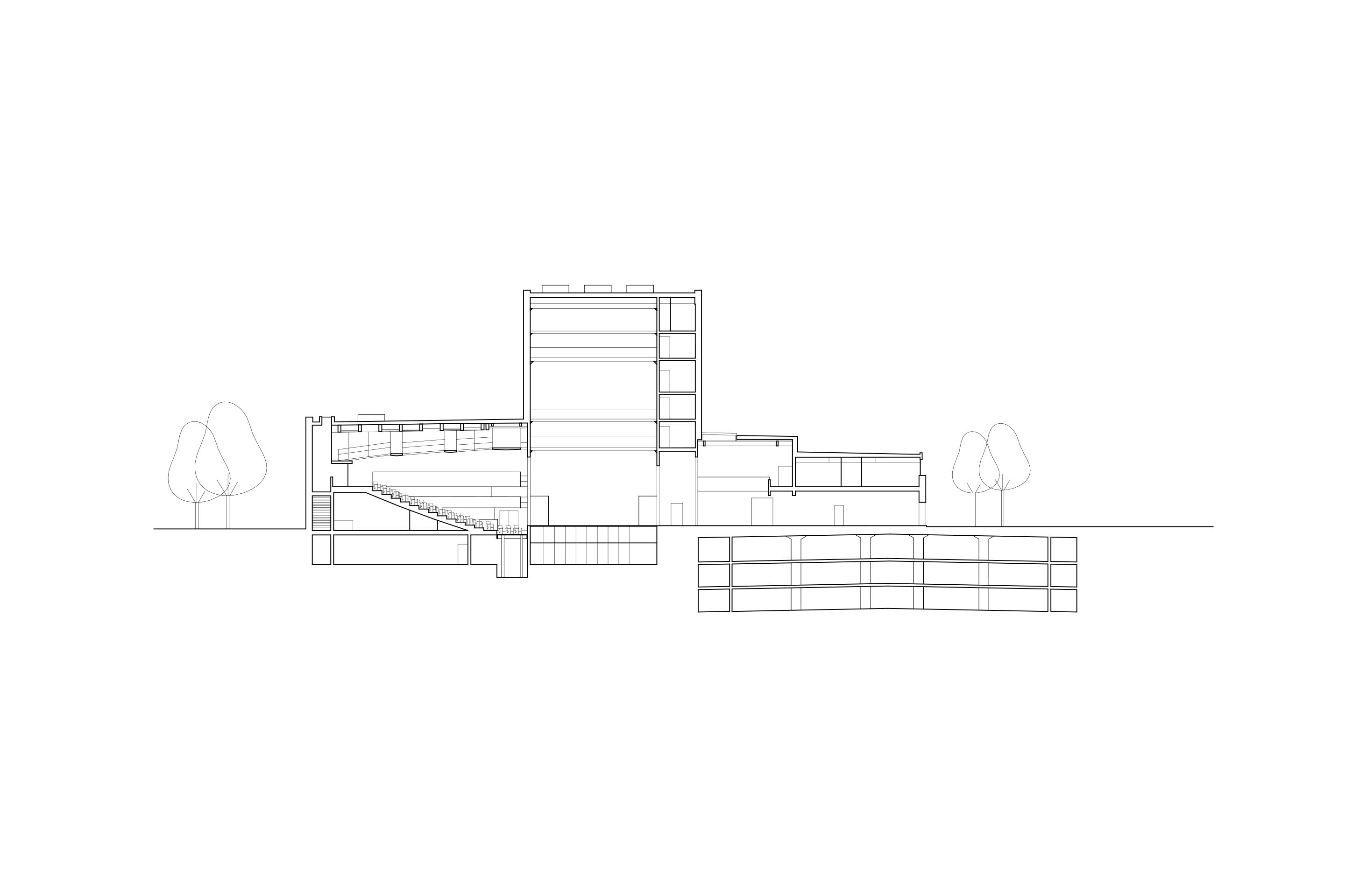 Coupe sur les gradins du théâtre. La cage de scène culmine à 24 m au-dessus de la ville.