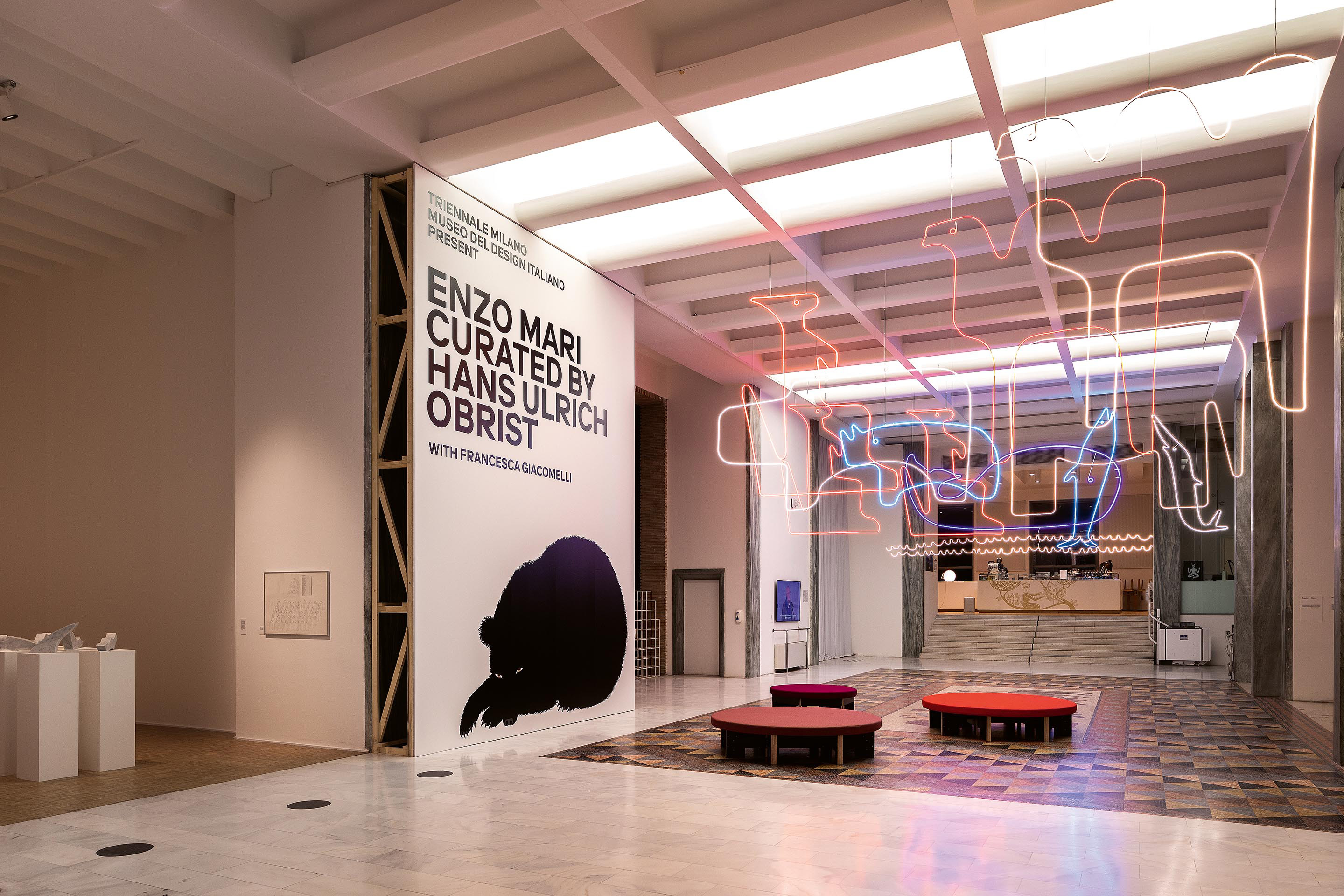 Vista dell’installazione degli artisti Nanda Vigo e Danh Võ.