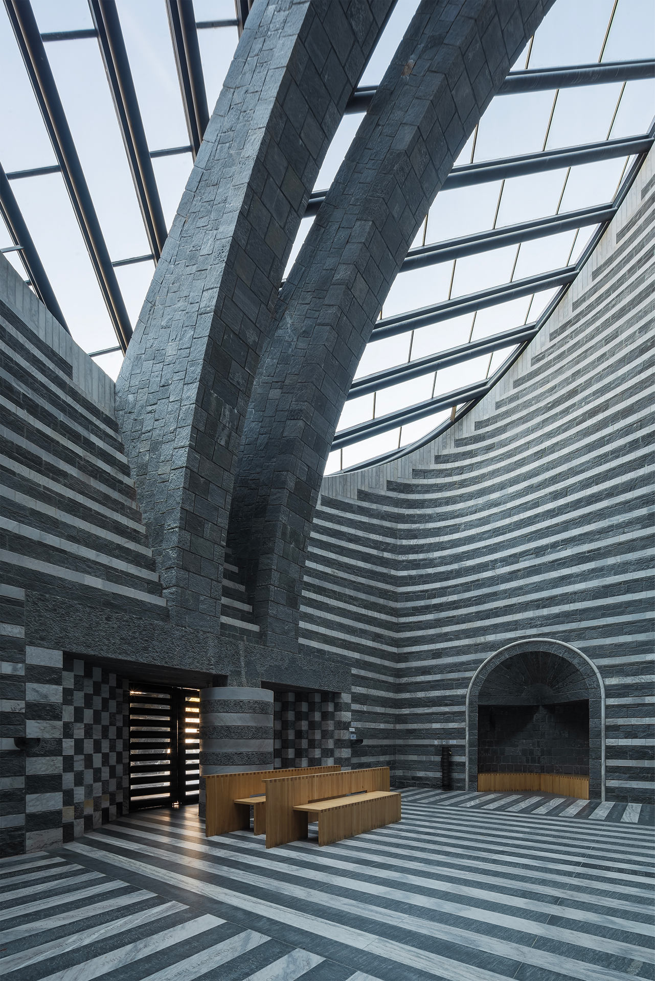 Chiesa di San Giovanni Battista, Mogno. Architettura: Mario Botta (1992-1996)