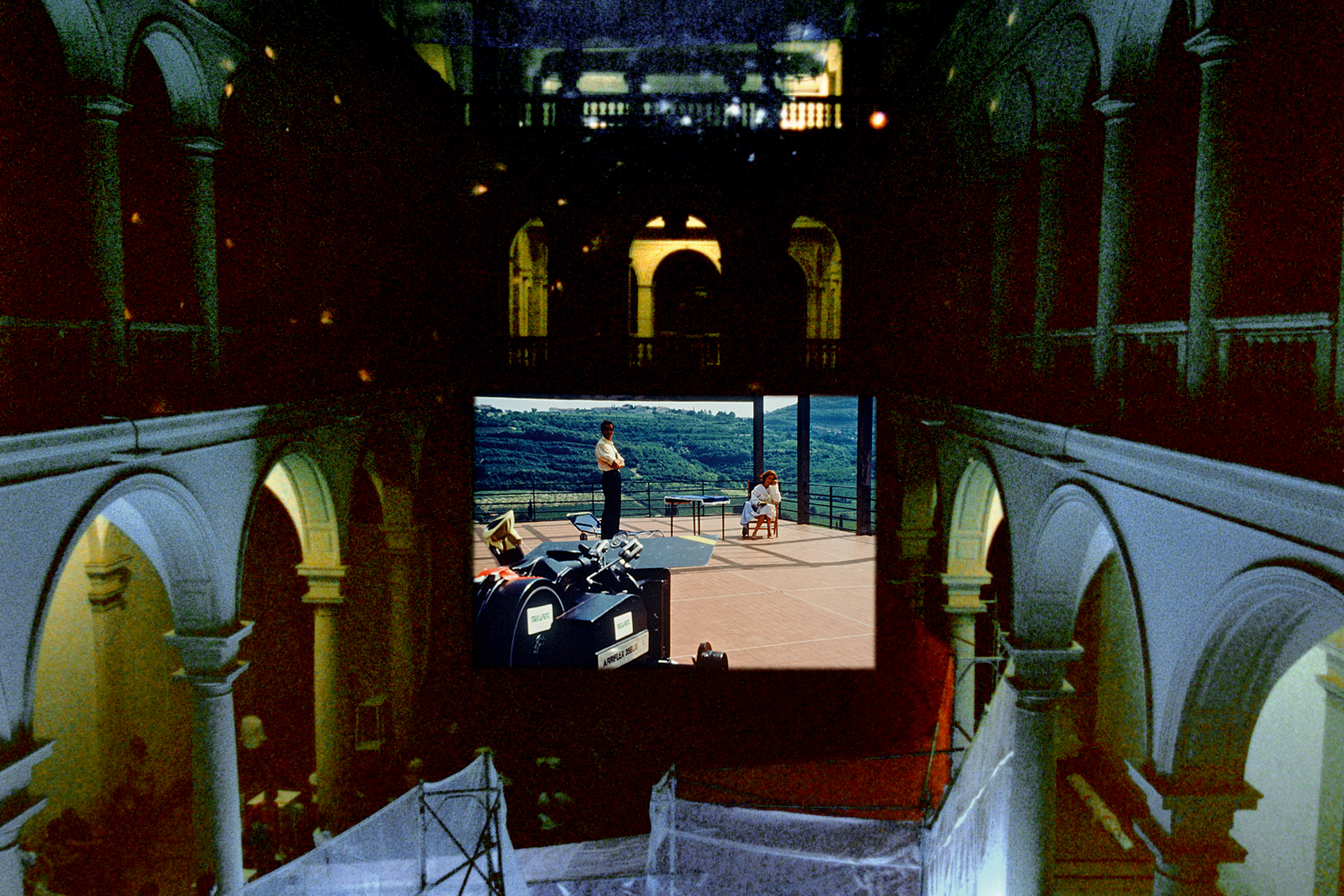 ETH Zürich, lange Nacht der Museen 2002: Auf die Leinwand der Filmprojektion wurde hier ein Bild aus Meili/Schaub «Il Girasole» montiert.