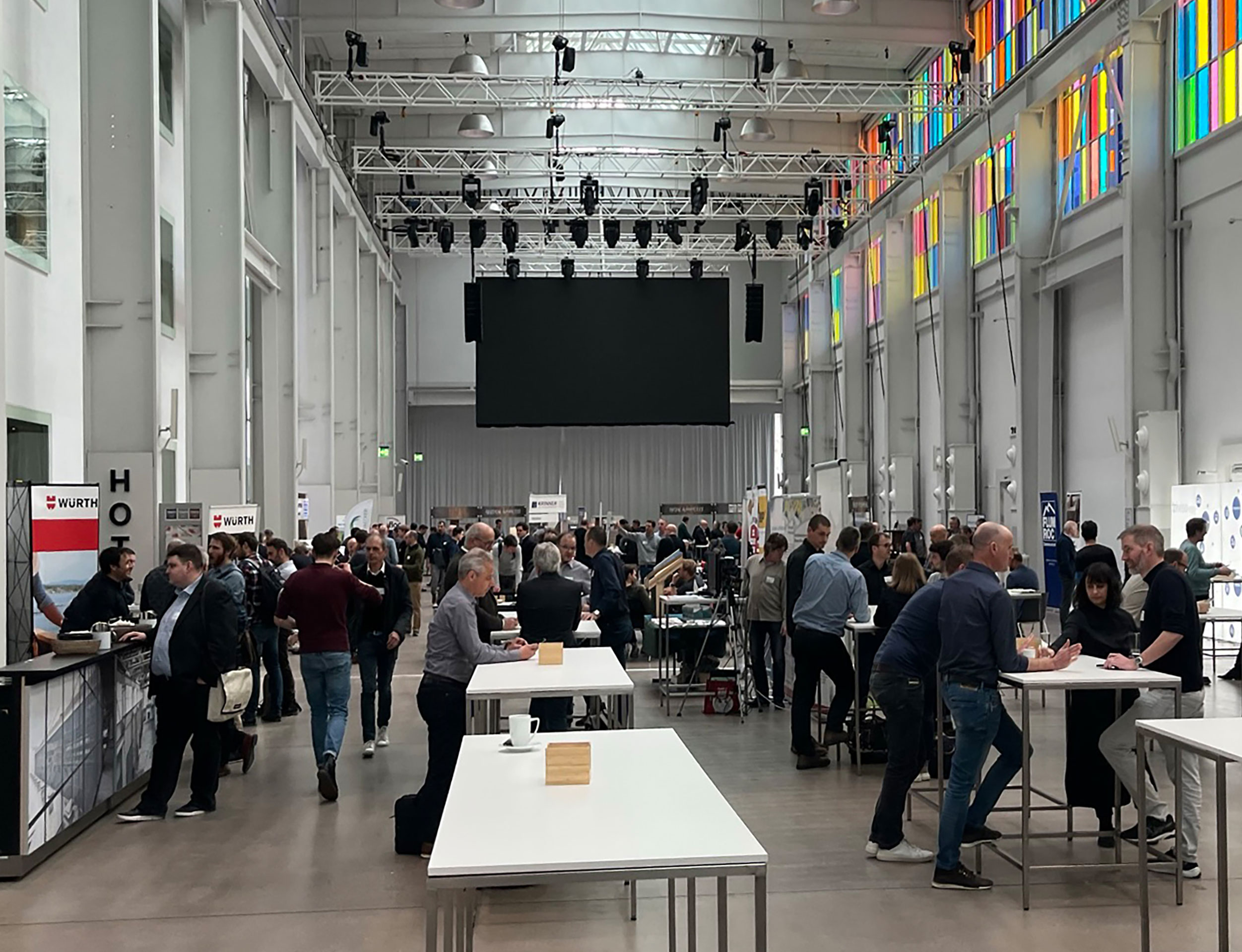 240 Fachleute besuchten den Anlass des VGQ Holzbauforums 2023 am 14. März im Trafo Baden, den Räumen der ehemaligen Transformatoren-Werkhalle von Brown Boveri
