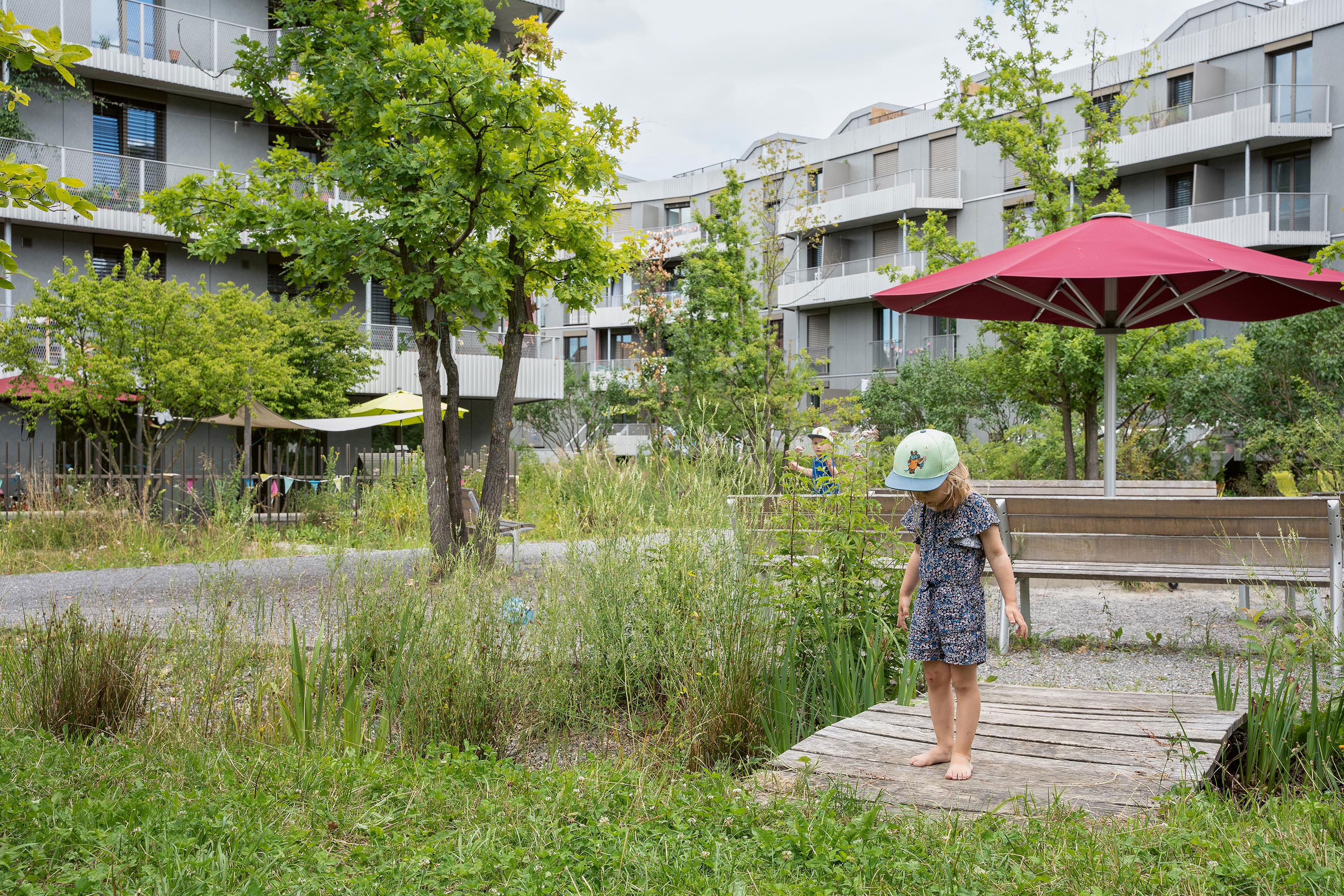 Eine naturnahe Gestaltung der Wohnumgebung bietet nicht nur für Tiere und Pflanzen einen Mehrwert, sondern auch für die Menschen. Dies zeigt auch die Stadtberner Liegenschaft  Stockacker Süd. Die Stadt Bern wurde 2022 mit dem Binding Preis für Biodiversität ausgezeichnet.