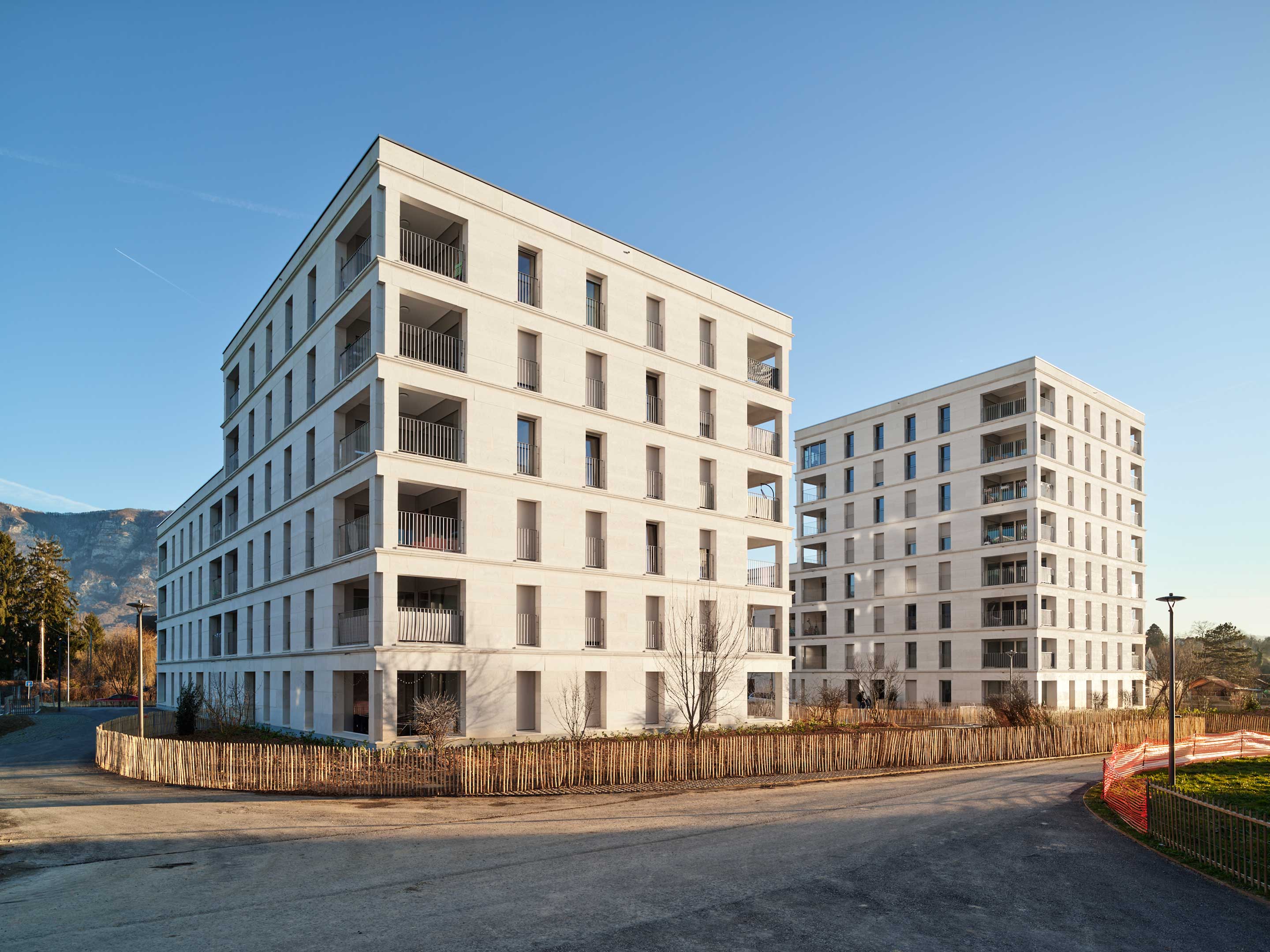 DRA5-Deux-immeubles-en-pierres-massives-Plan-les-Ouates-GE