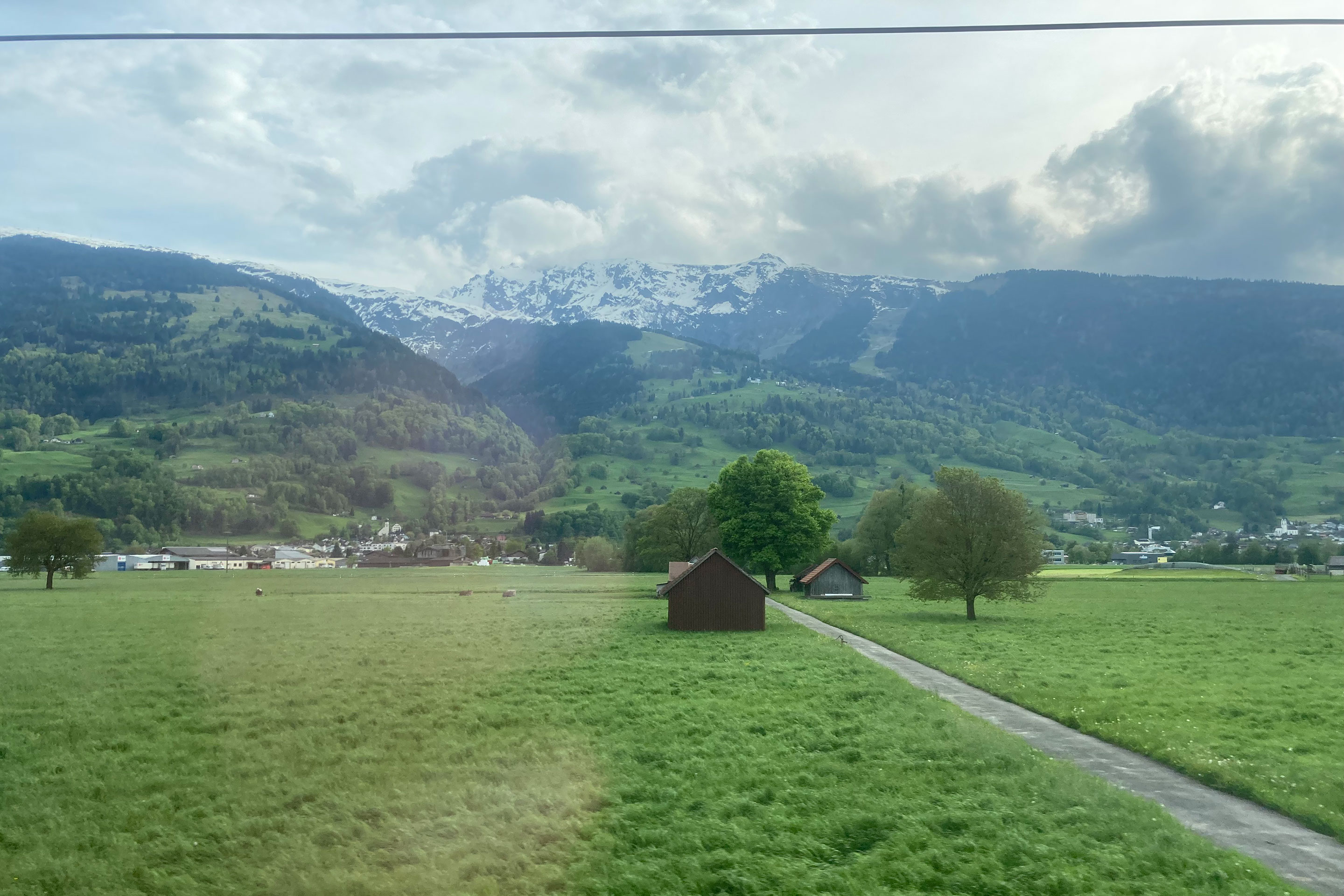 Ein Blick aus dem Zug zurück nach Zürich – Lehm gibt es (fast) überall.