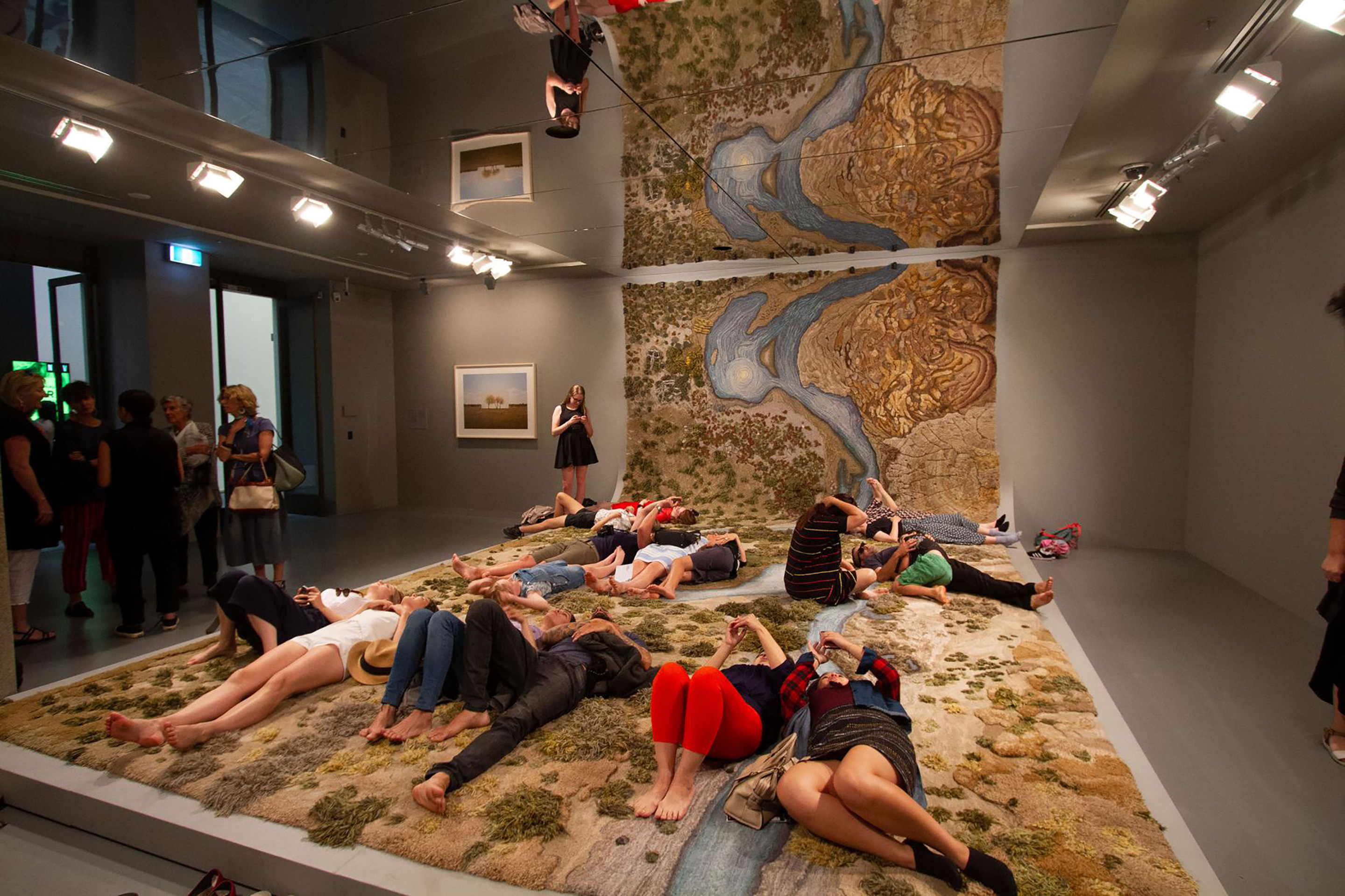 Alexandra Kehayoglou, Santa Cruz River, tappeto, National Gallery of Victoria, 2016/17.