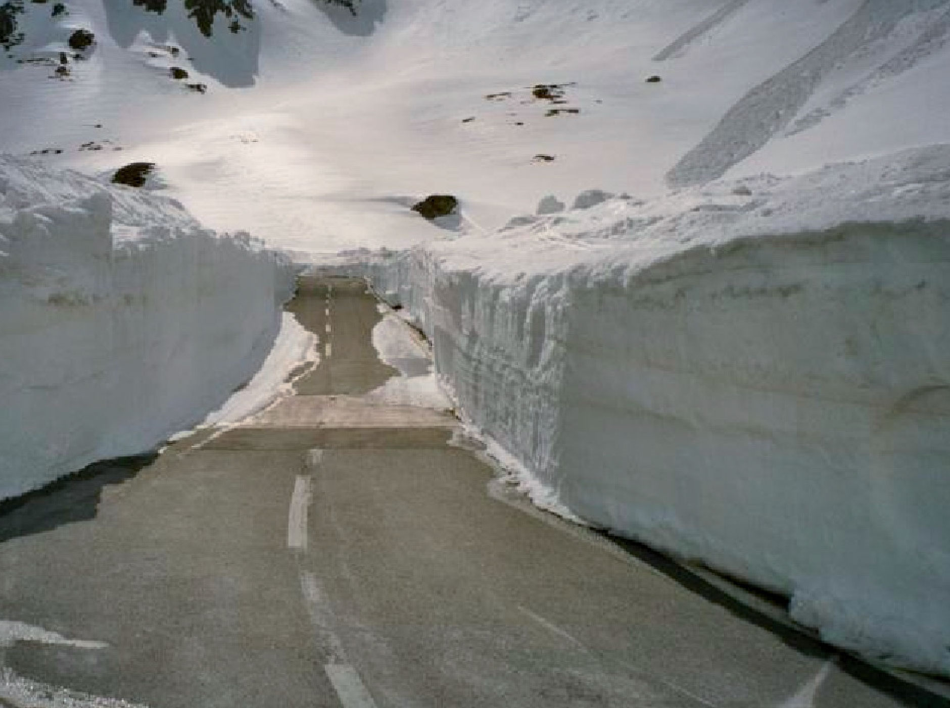 Fig.12: Quelques jours avant l'ouverture de la route au printemps