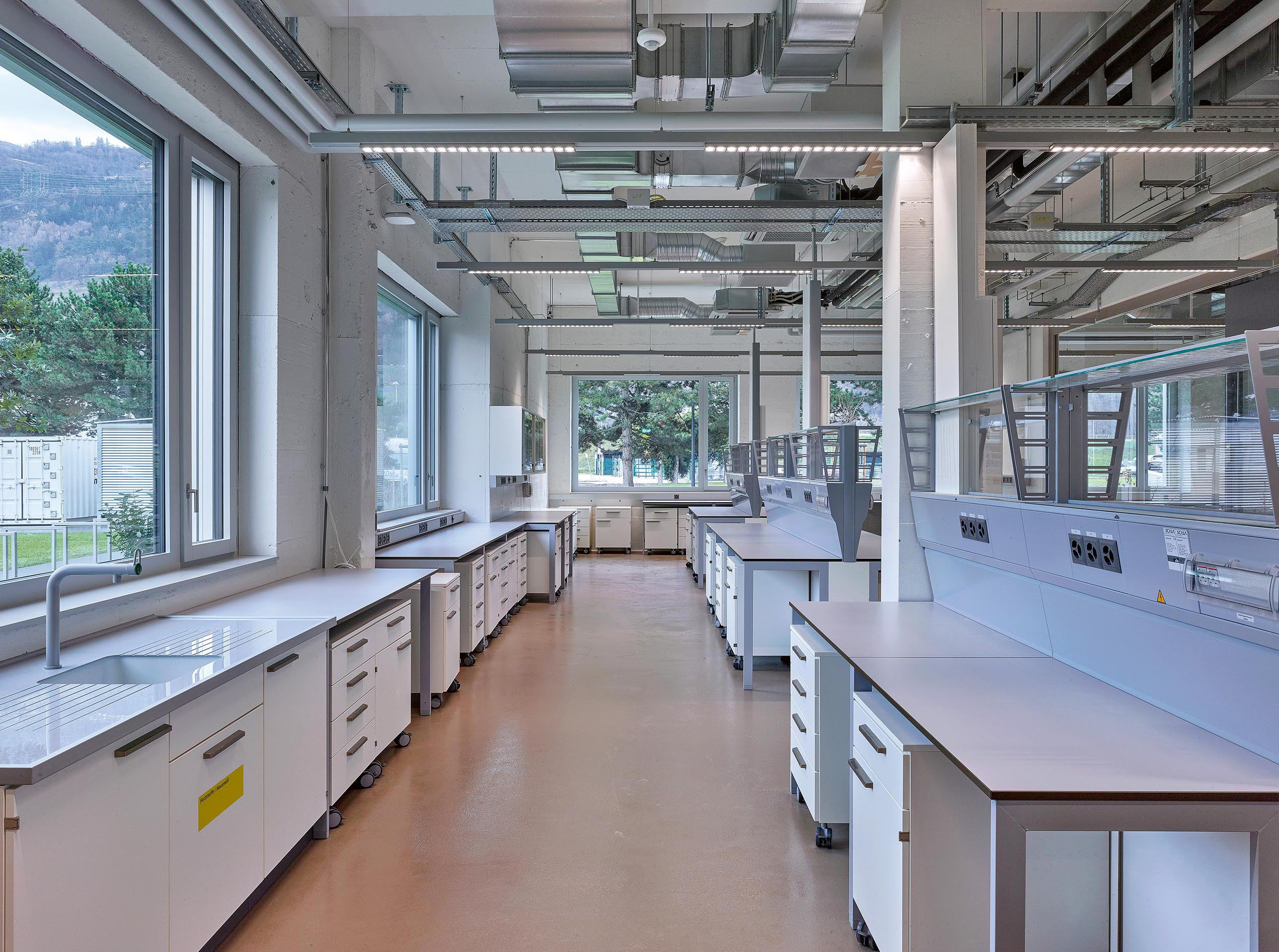 Laboratoires.