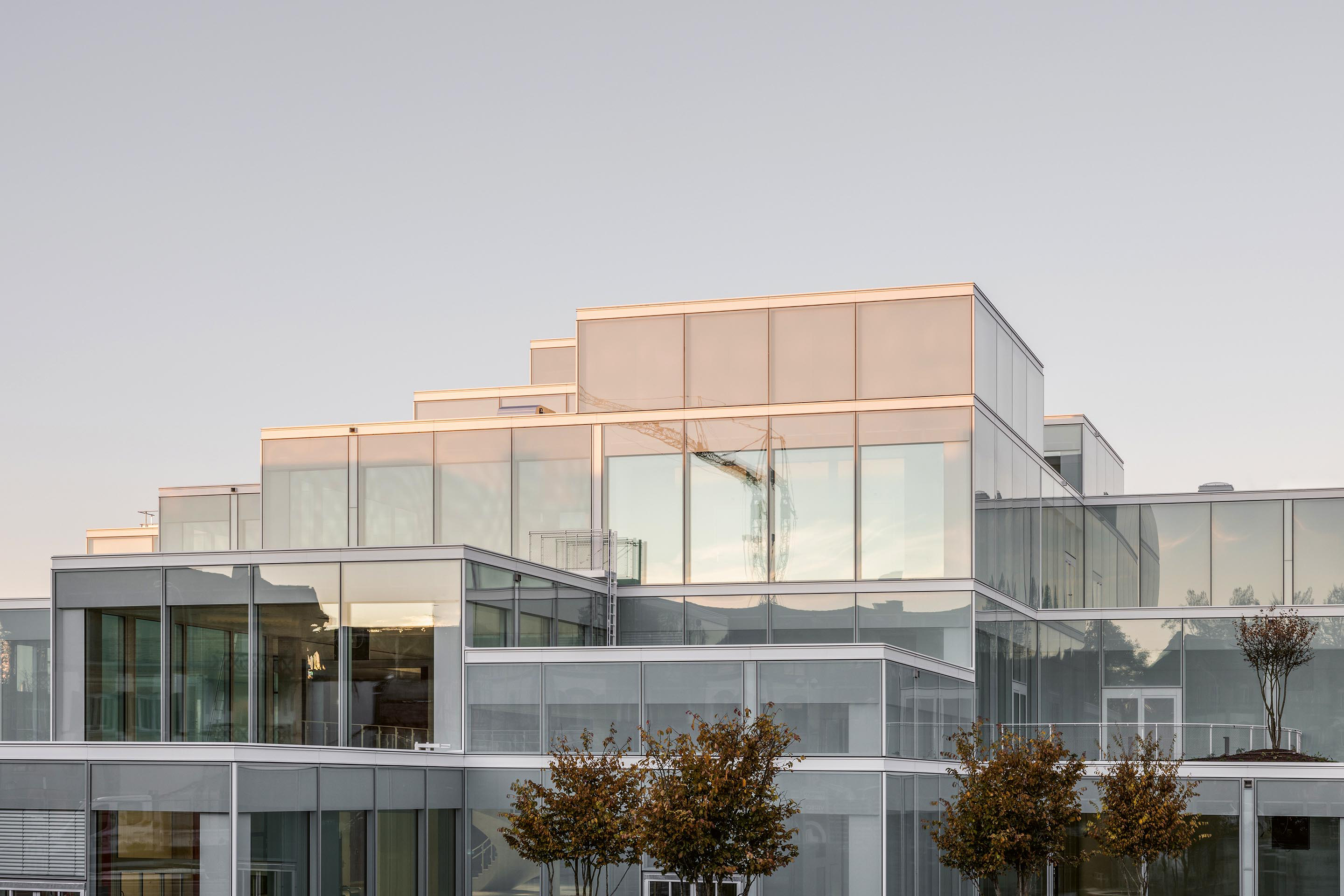 Vue de l’extérieur du Square, avec ses multiples terrasses.