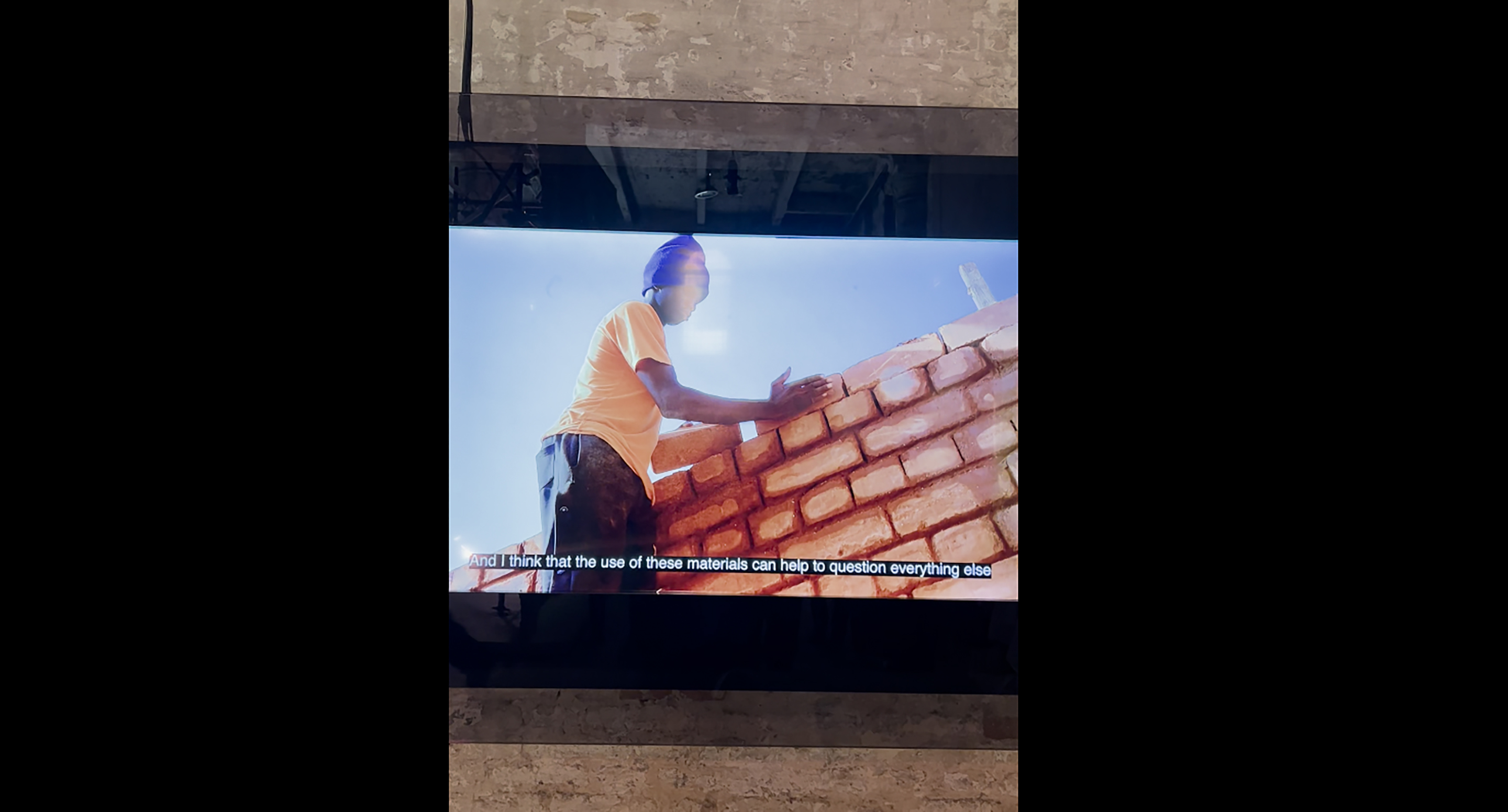 Bunt Ban (2023), film réalisé par Chérif Tall et produit par Nzinga Mboup (Section Guests from the Future, Pavillon de l’Arsenale).