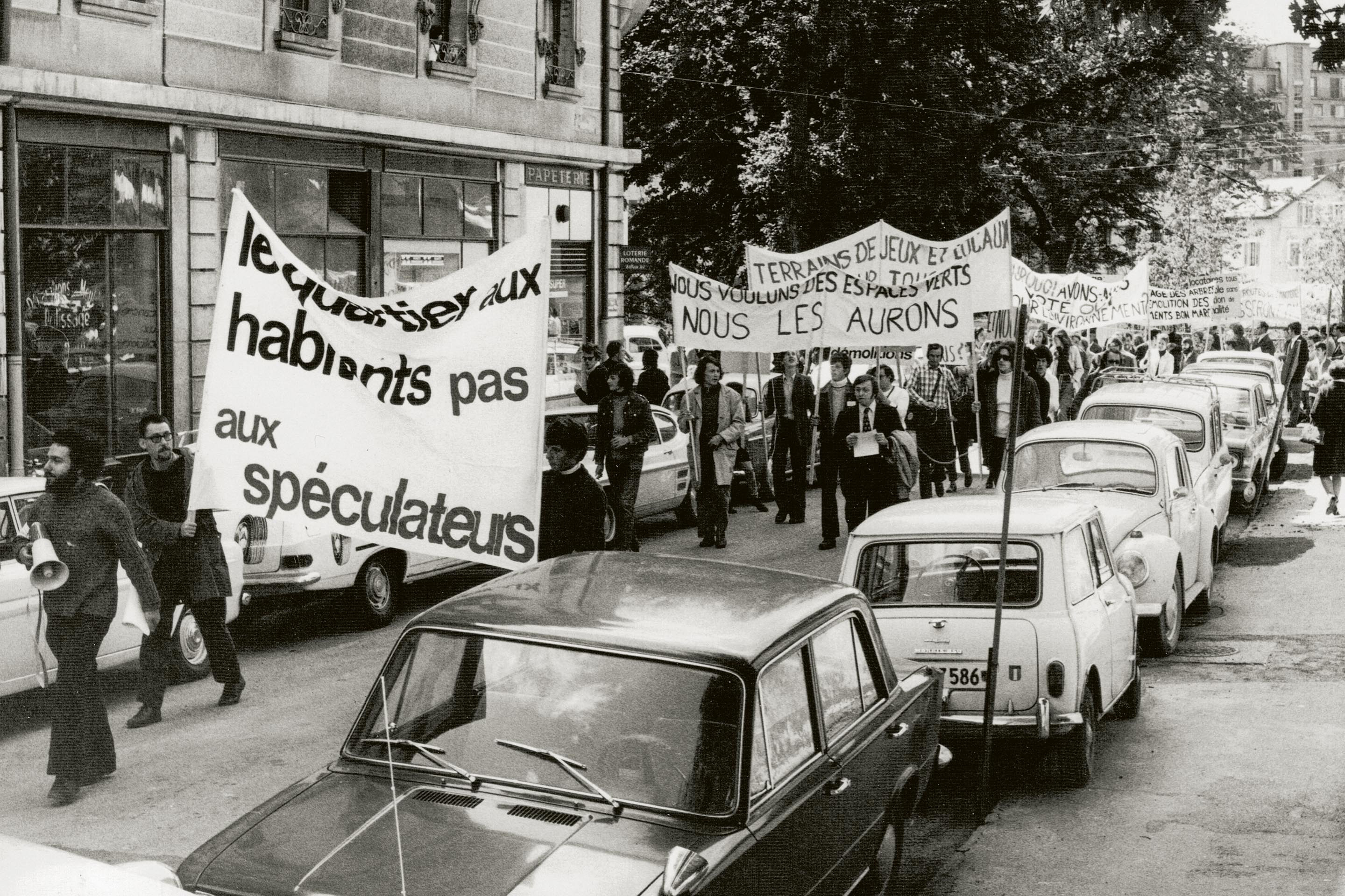 Manifestation dans le quartier de Plainpalais, sans date mais probablement 19 juin 1971.