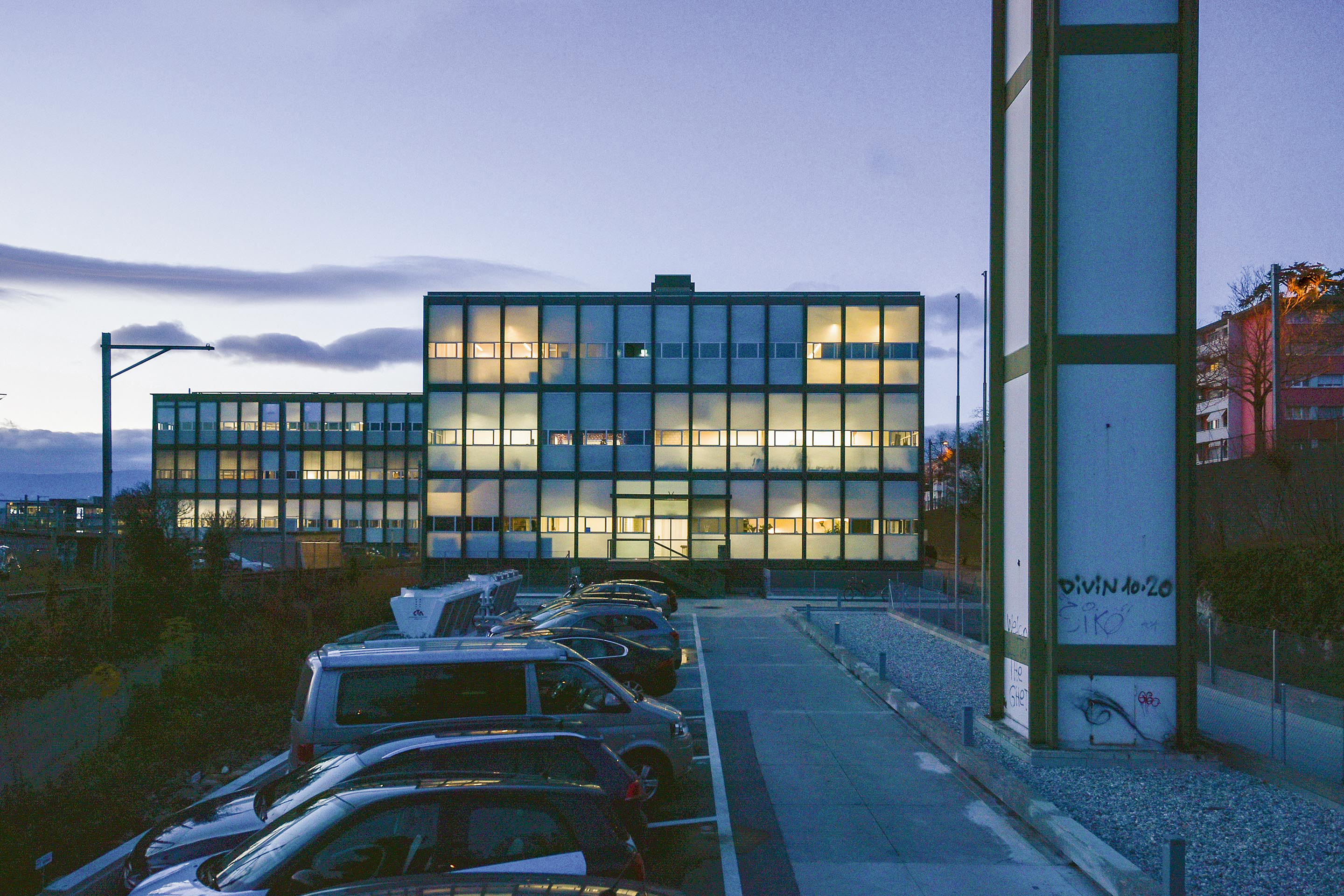 L’activité industrielle s’exprime la nuit, alors que le jour, c’est la structure qui est bien visible.