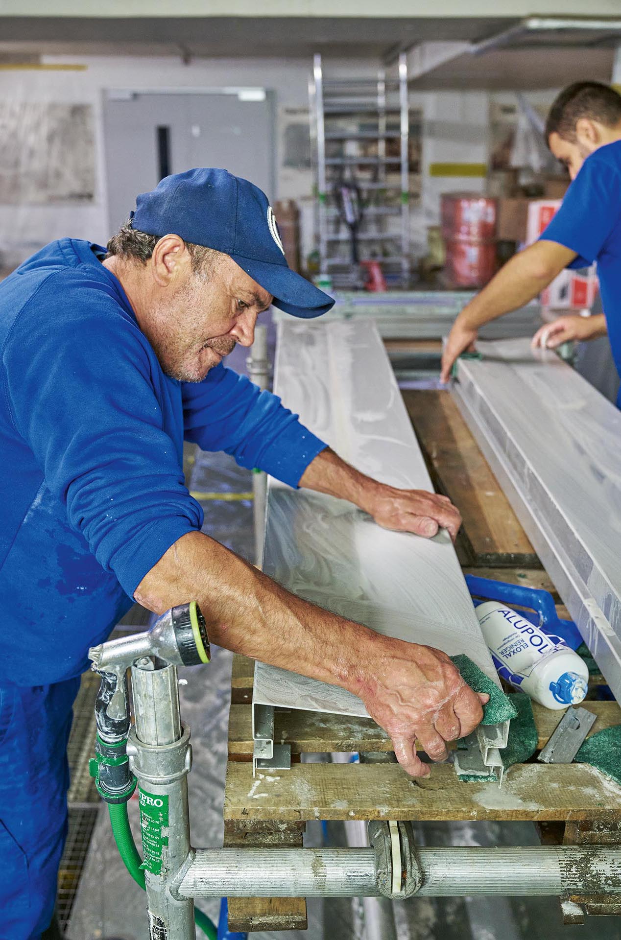 Officina: solo due dei 500 elementi in alluminio di alta qualità hanno dovuto essere sostituiti, gli altri sono stati puliti e isolati. I profili delle finestre ristrutturate nel 1994 sono stati dotati di tripli vetri e si sono utilizzate guarnizioni più strette.