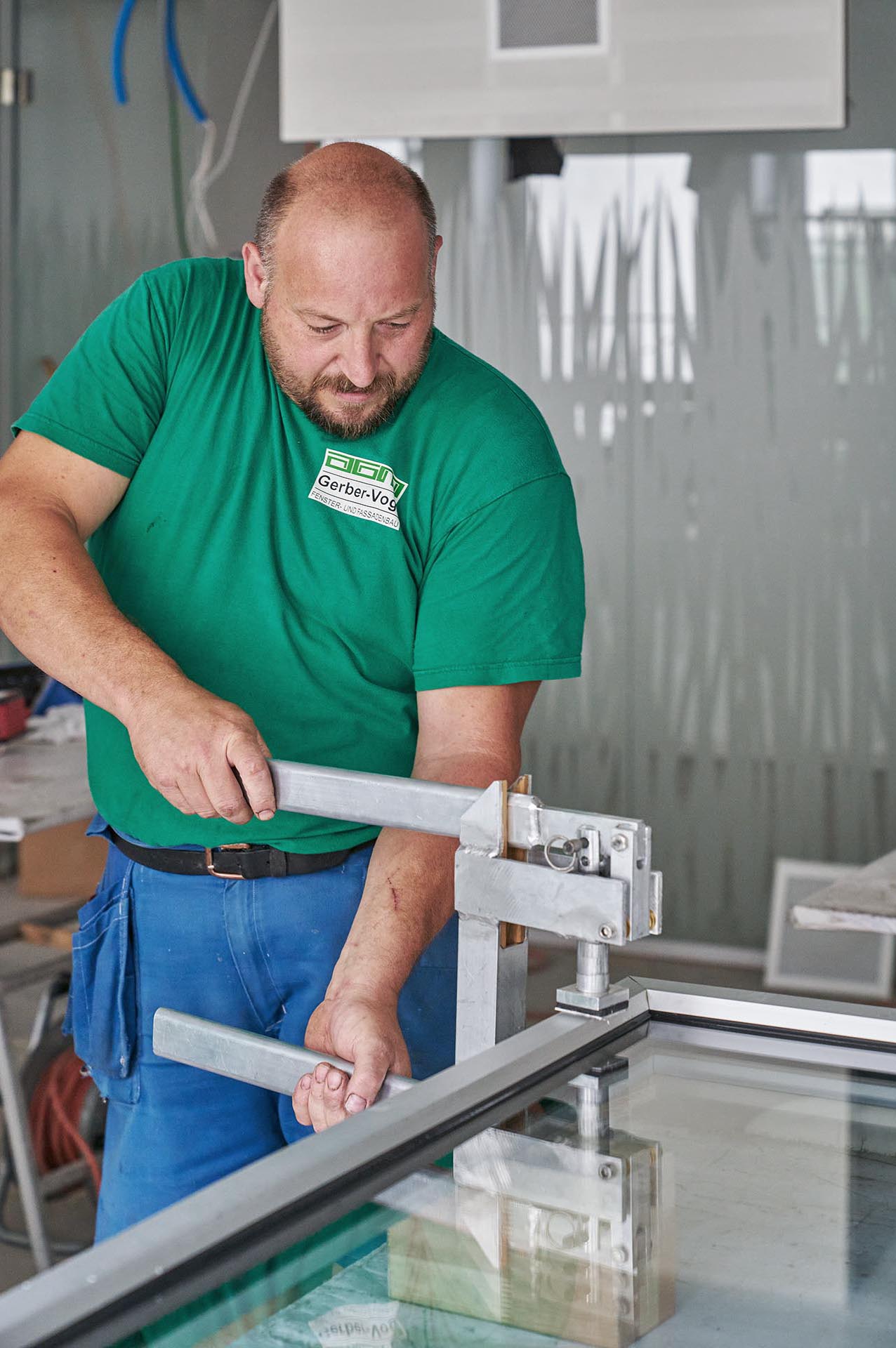 Officina: solo due dei 500 elementi in alluminio di alta qualità hanno dovuto essere sostituiti, gli altri sono stati puliti e isolati. I profili delle finestre ristrutturate nel 1994 sono stati dotati di tripli vetri e si sono utilizzate guarnizioni più strette.