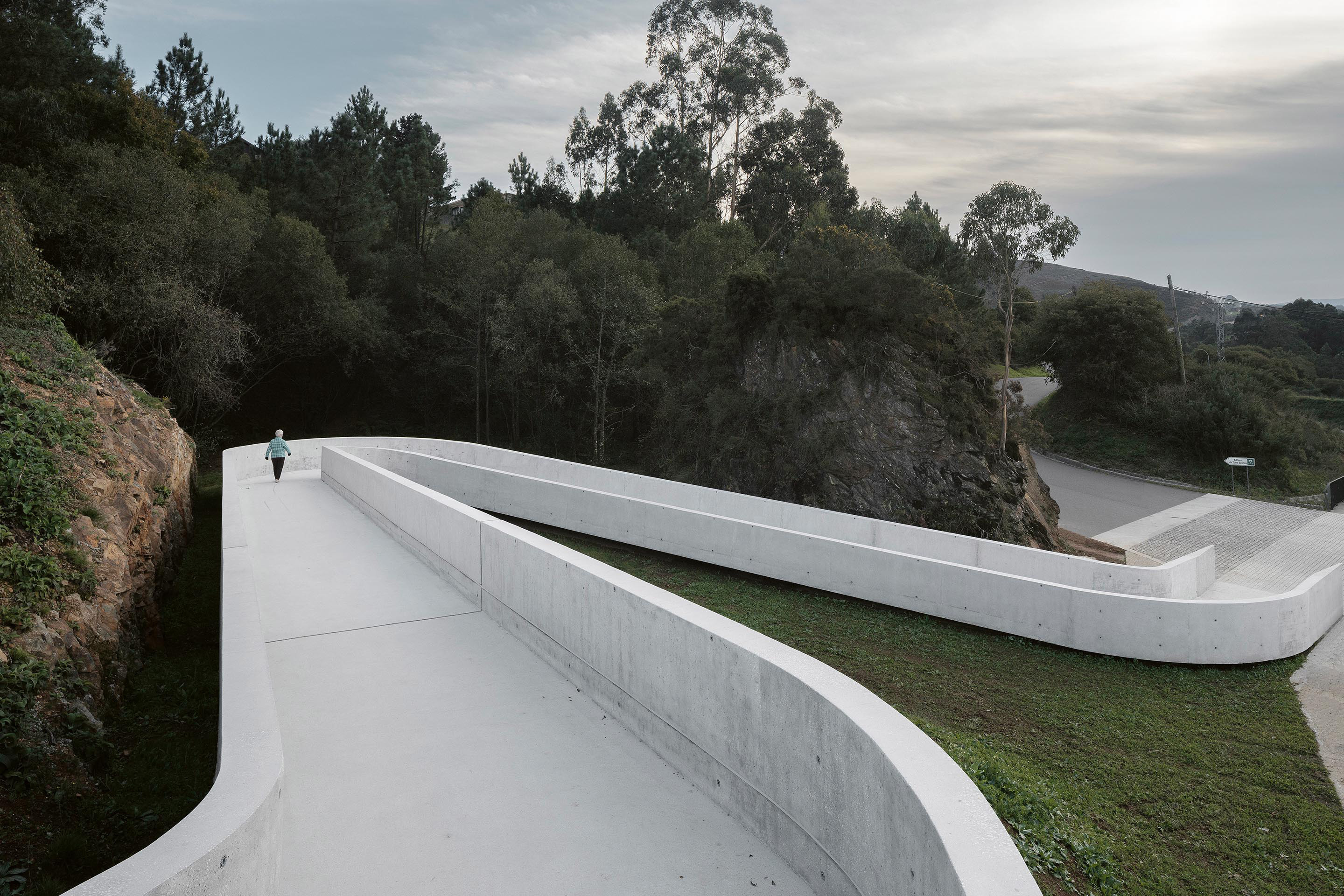 CreuseCarrasco con Proyfe, rampa dell’ultimo tratto del Cammino di Santiago, Santiago de Compostela (E), 2020.