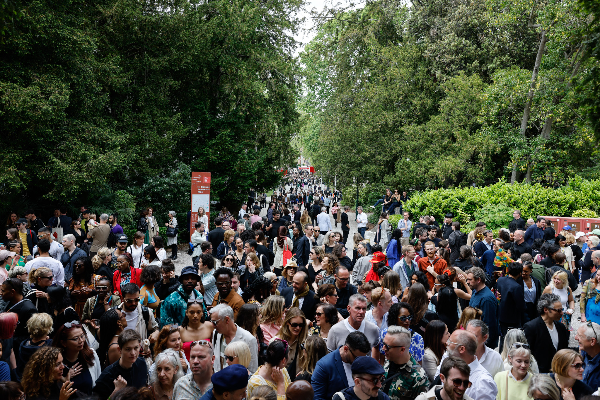 Les visiteurs lors de l'inauguration, 18e Exposition internationale d'architecture - La Biennale de Venise, The Laboratory of the Future