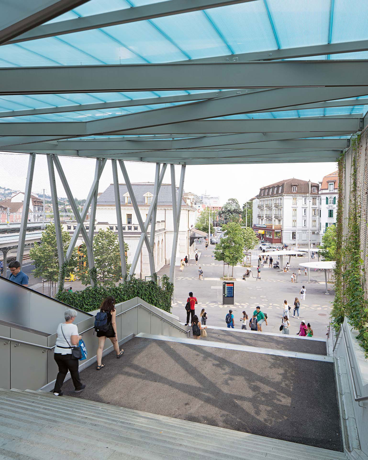 1° Premio – farra zoumboulakis &amp; associés. Rayon Vert, passerella e piazzali della stazione, Renens.