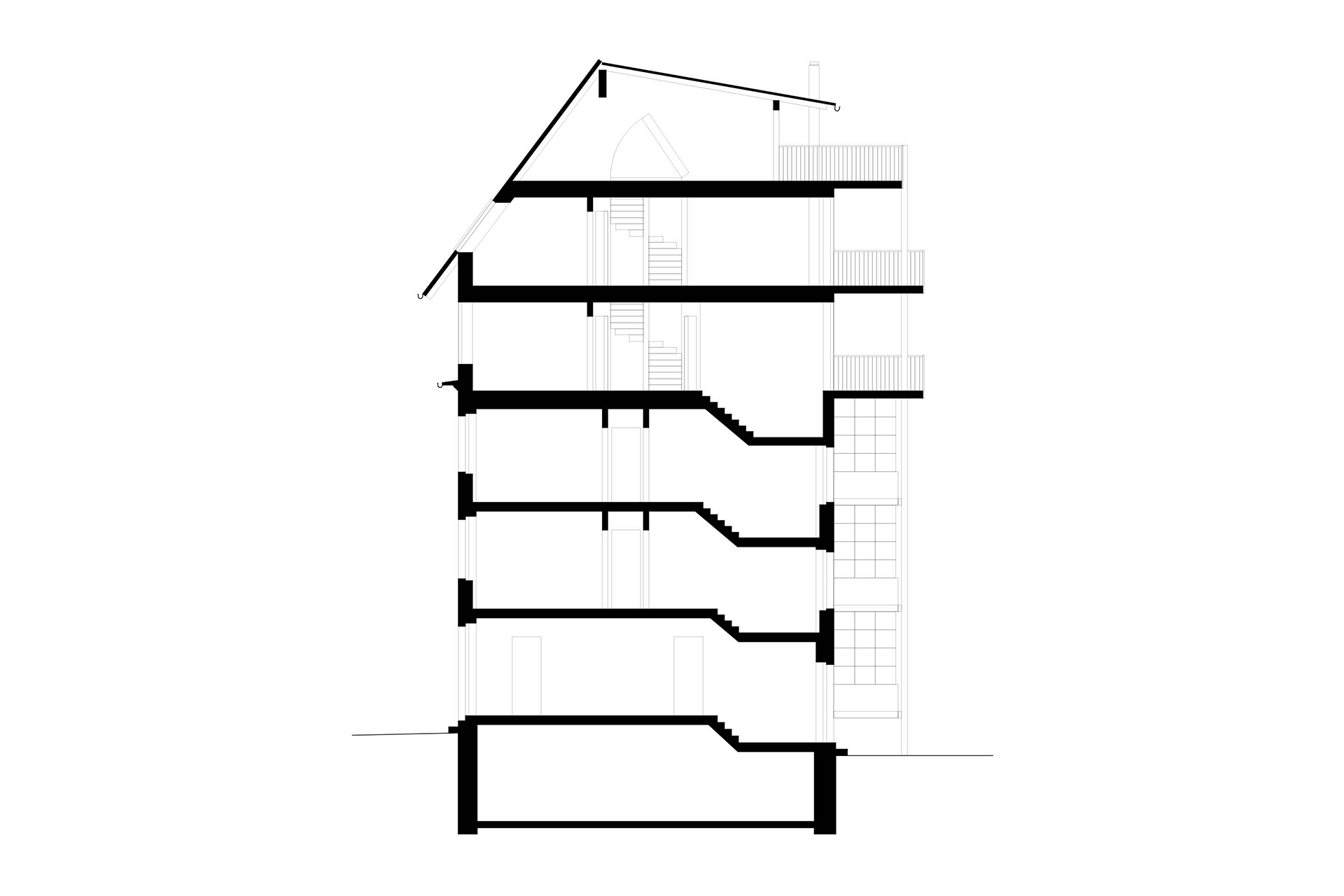 Malgré la double contrainte règlementaire (de la zone et des pentes de toiture), Atlas Architektur réalise cette surélévation dans la vieille ville de Bâle sous forme d’une grande toiture habitée.