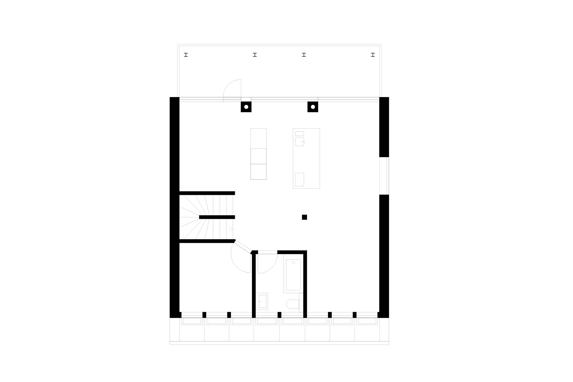 Malgré la double contrainte règlementaire (de la zone et des pentes de toiture), Atlas Architektur réalise cette surélévation dans la vieille ville de Bâle sous forme d’une grande toiture habitée.