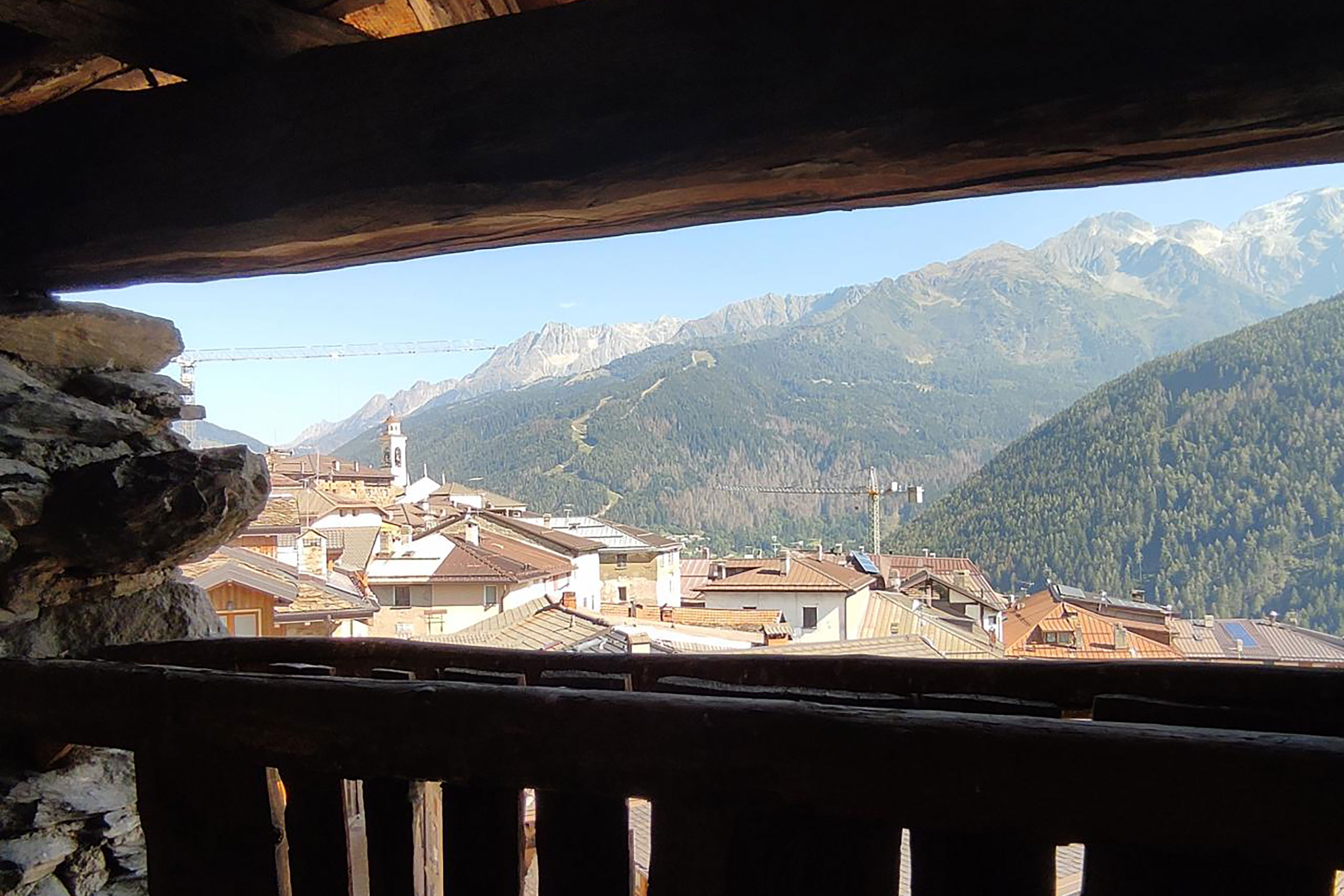 Scorcio del villaggio di Vione, 1250 m s.l.m., 627 abitanti, Valle Camonica (Brescia)