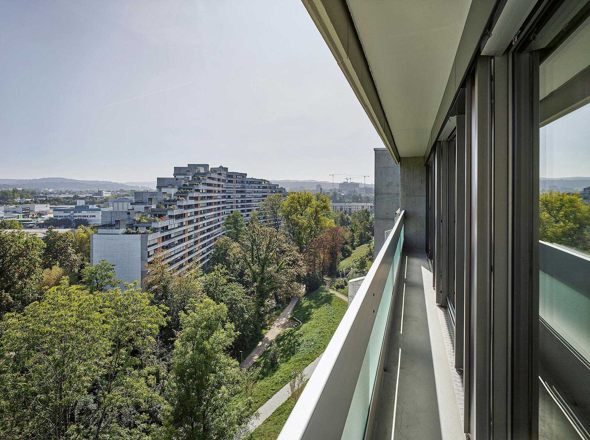 Grâce à la rénovation énergétique, les bâtiments B et C de Telli offrent non seulement une vue panoramique, mais aussi la perspective d’une consommation d’énergie réduite.