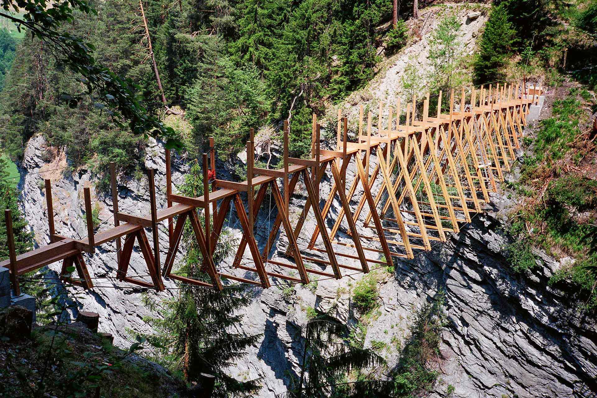 Jürg Conzett, Branger &amp; Conzett AG. Primo ponte lungo Via Traversina, Svizzera 1996.