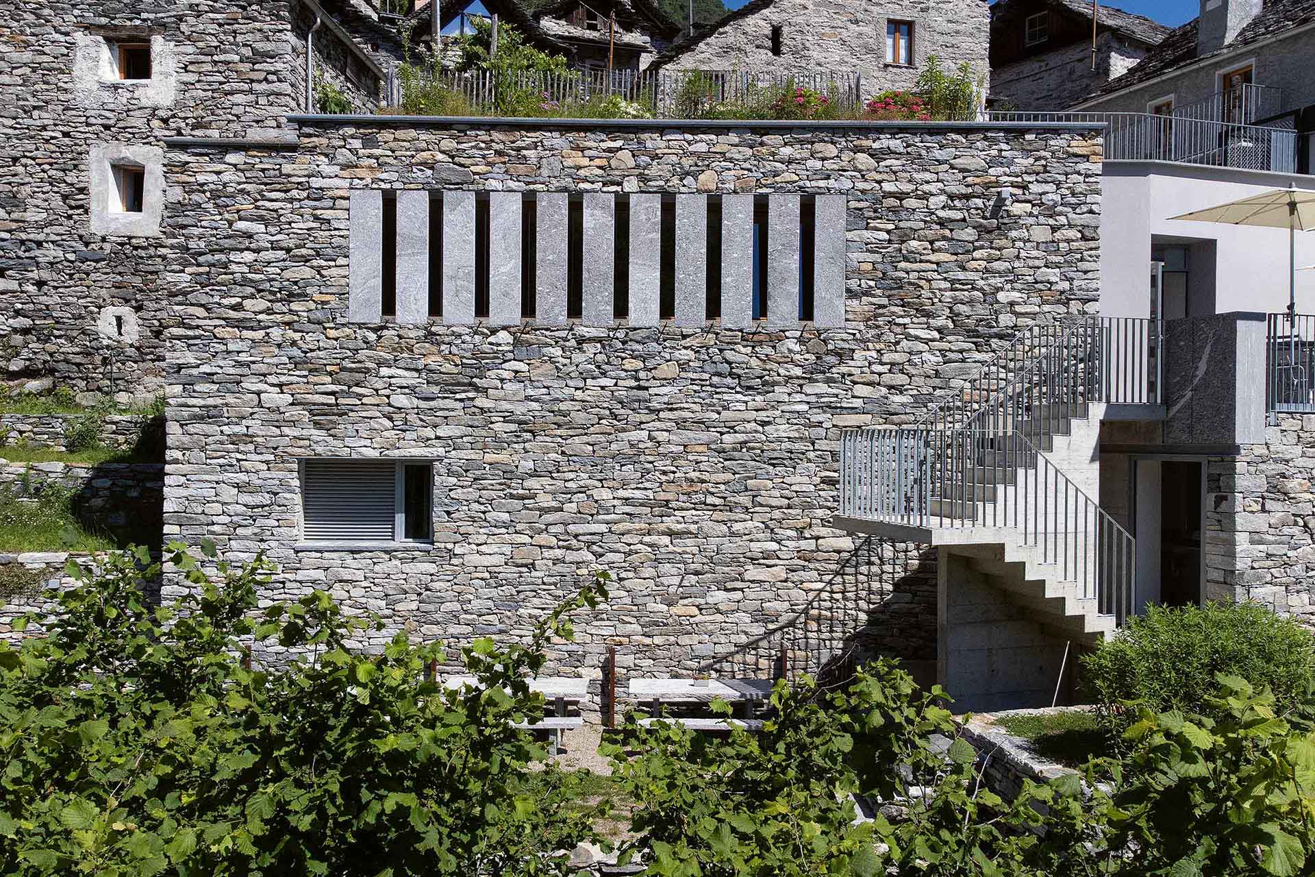 villaggio-alpino-albergo-corippo-A.jpg