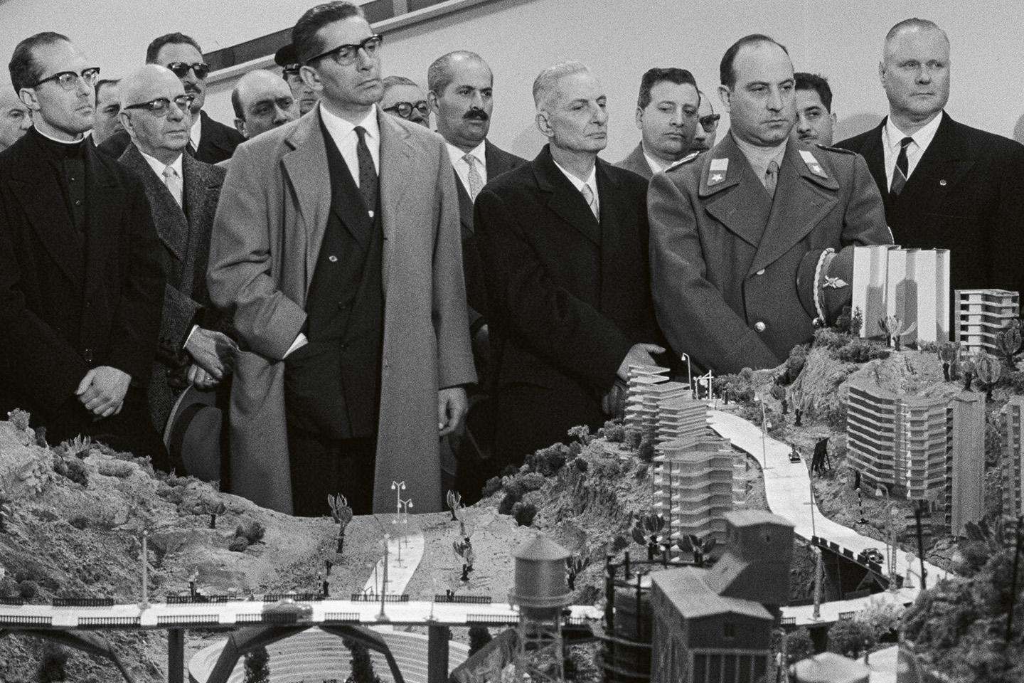 Main basse sur la ville (Mani sulla città), Francesco Rosi (réalisateur), France-Italie, 105 mn, 1963, photogramme extrait du film.