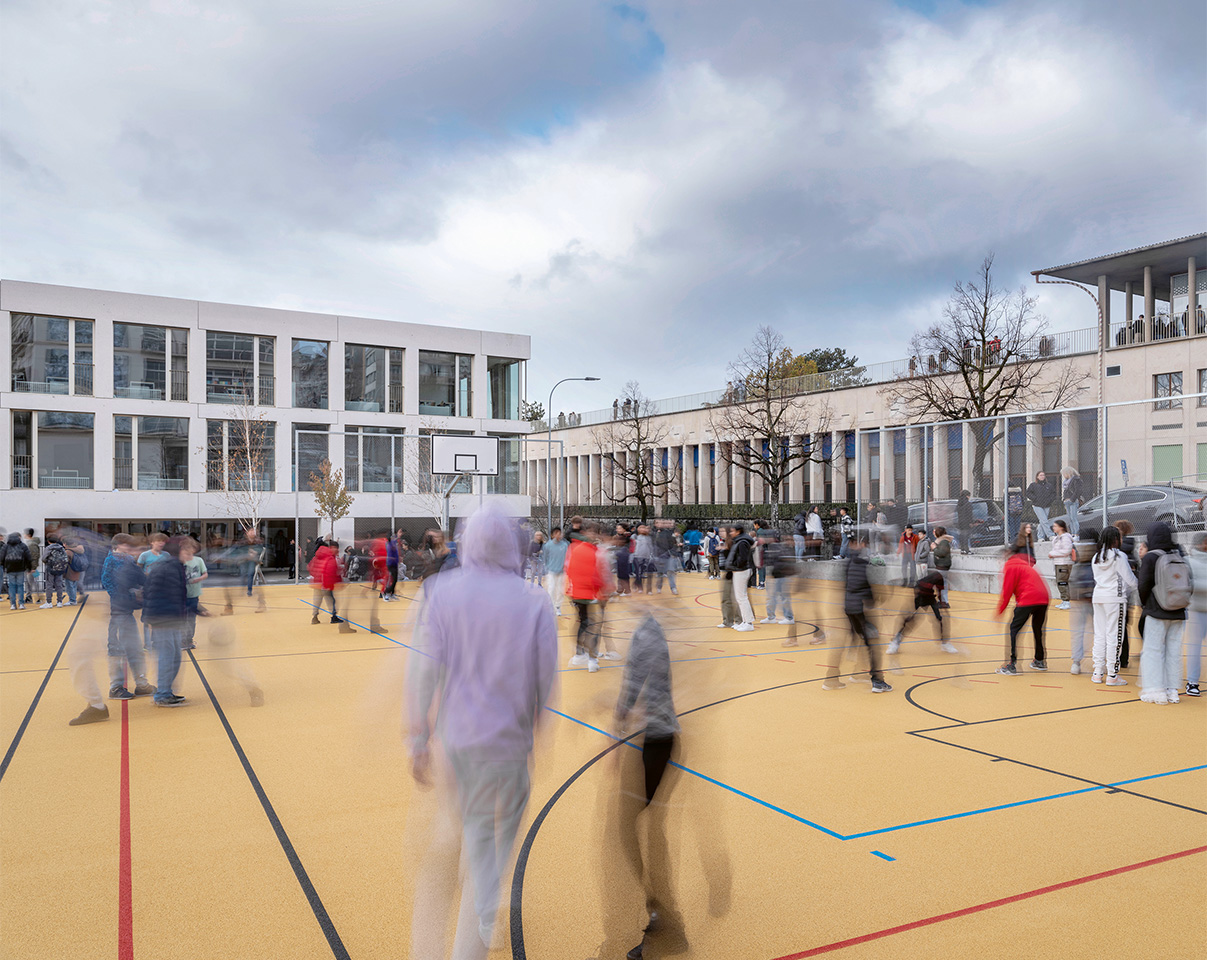 Depuis la nouvelle cour, les projets de butikofer de oliveira architectes et de Marc Piccard se répondent : l’un par ses grandes ouvertures semblables à des yeux, l’autre par le rythme scandé d’un socle qui ressemble à un mur de soutènement habité.