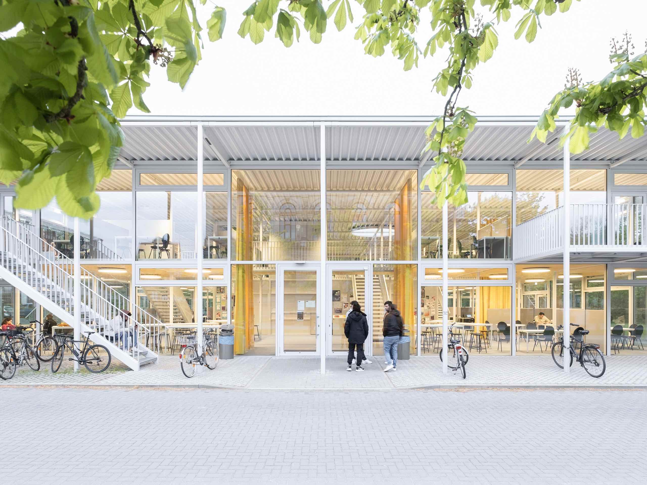 Le pavillon d’études du campus de l’Université technique de Braunschweig (Basse-Saxe, DE) par Gustav Düsing &amp; Max Hacke (Berlin, Allemagne)
