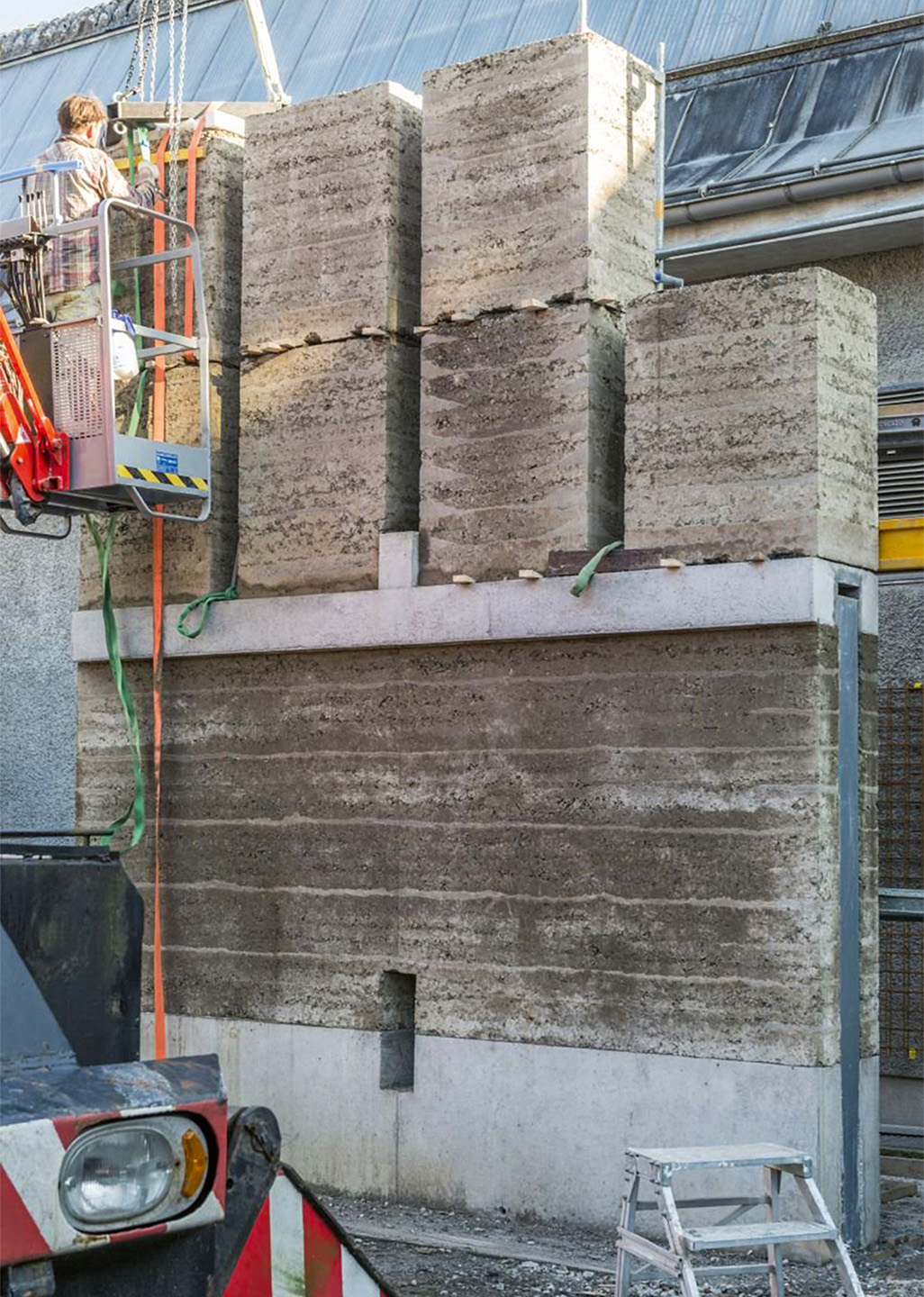 Lehmag-terre-bras-construction-1.jpg