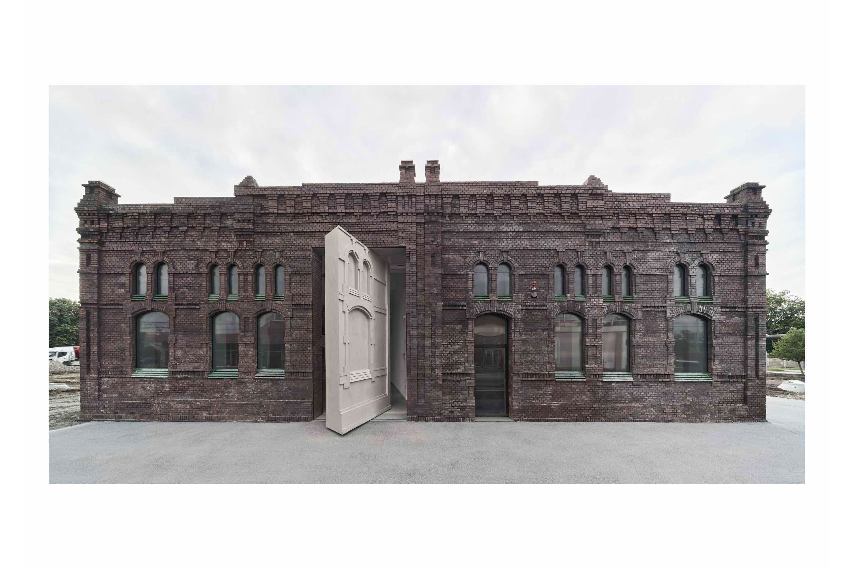 Galerie «Plato» für zeitgenössische Kunst in Ostrava (CZ) von KWK Promes (Katowice, Polen).