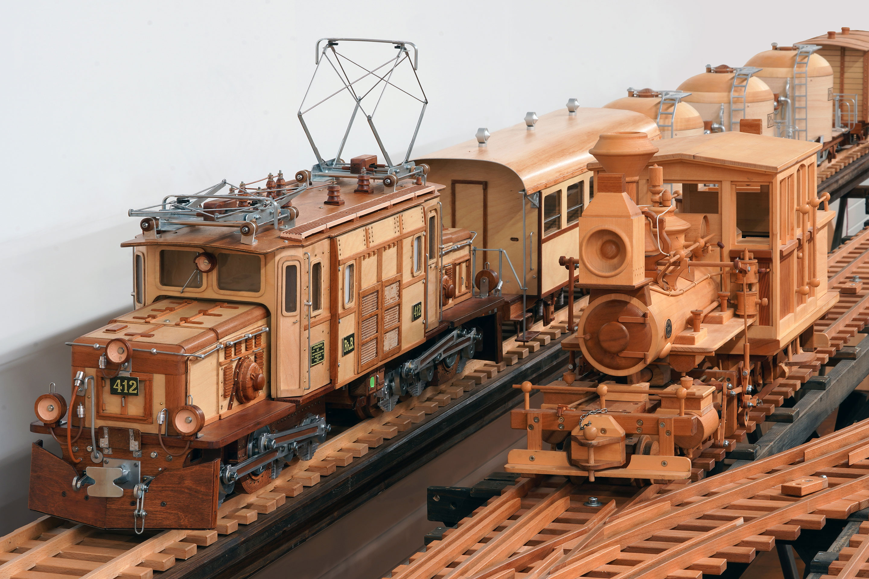 Zugkomposition der RHB von August Stadler, Wattwil. Rechts: «Mason Bogie» von Martin Rindlisbacher, Utzigen