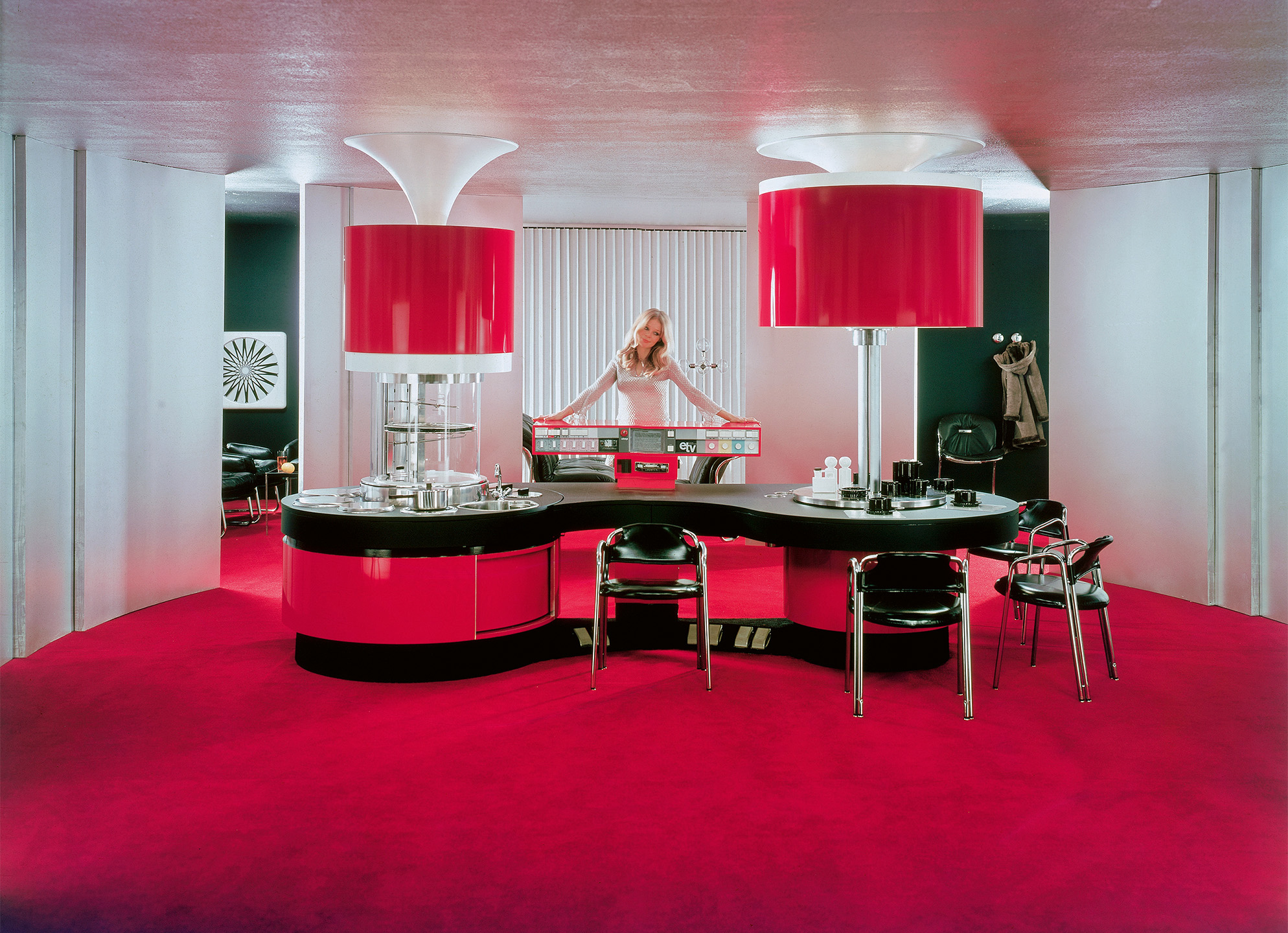 Der Prototyp der «ersten vollautomatischen Küche der Welt» von Hasso Gehrmann für die Firma Elektra, Bregenz, verkörpert stilistisch die von der Pop Art inspirierte Gestaltung der 1960er- und 1970er-Jahre.