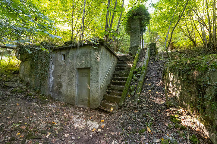 La source des Pilettes, située au centre-ville de Fribourg, dans les falaises du bois de Pérolles. De 1904 à 2011, elle a été utilisée pour brasser la bière, puis pour un usage industriel après le raccordement de la Brasserie Cardinal au réseau communal d’eau potable.