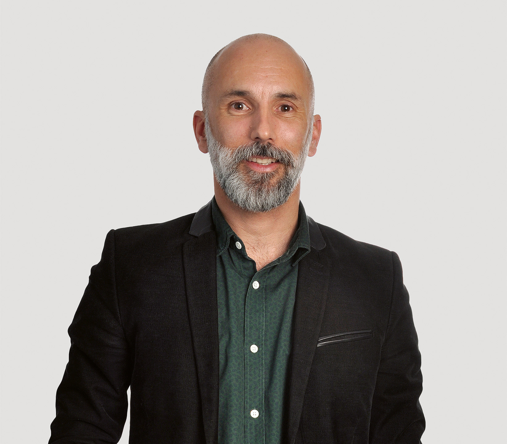 Lucien Barras est architecte-urbaniste, diplômé EPFL, membre SIA et FSU. Il codirige avec Lionel Bagnoud le bureau Nomad architectes et urbanistes à Sion, qui réalise des mandats pour plusieurs communes valaisannes, notamment pour réviser leur plan d’affectation des zones (PAZ) et leur règlement communal des constructions (RCCZ).