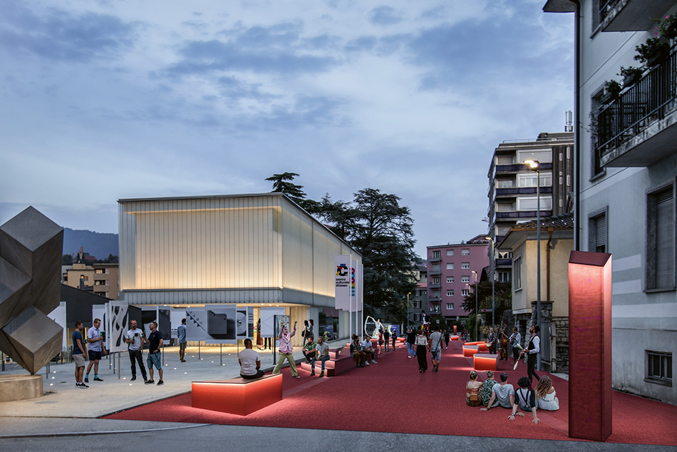 Sistemazione degli spazi pubblici di via Dante Alighieri, tra via Fontana da Sagno e via Vincenzo Vela, per favorire una maggior sicurezza ai pedoni e il rinnovamento dell’area adiacente il comparto culturale. Il progetto proposto dell’artista Alex Dorici, per lo spazio tra il CinemaTeatro e il m.a.x. museo, ripensa questo luogo pubblico privilegiato per poter accogliere eventi, spettacoli e momenti d’intrattenimento.