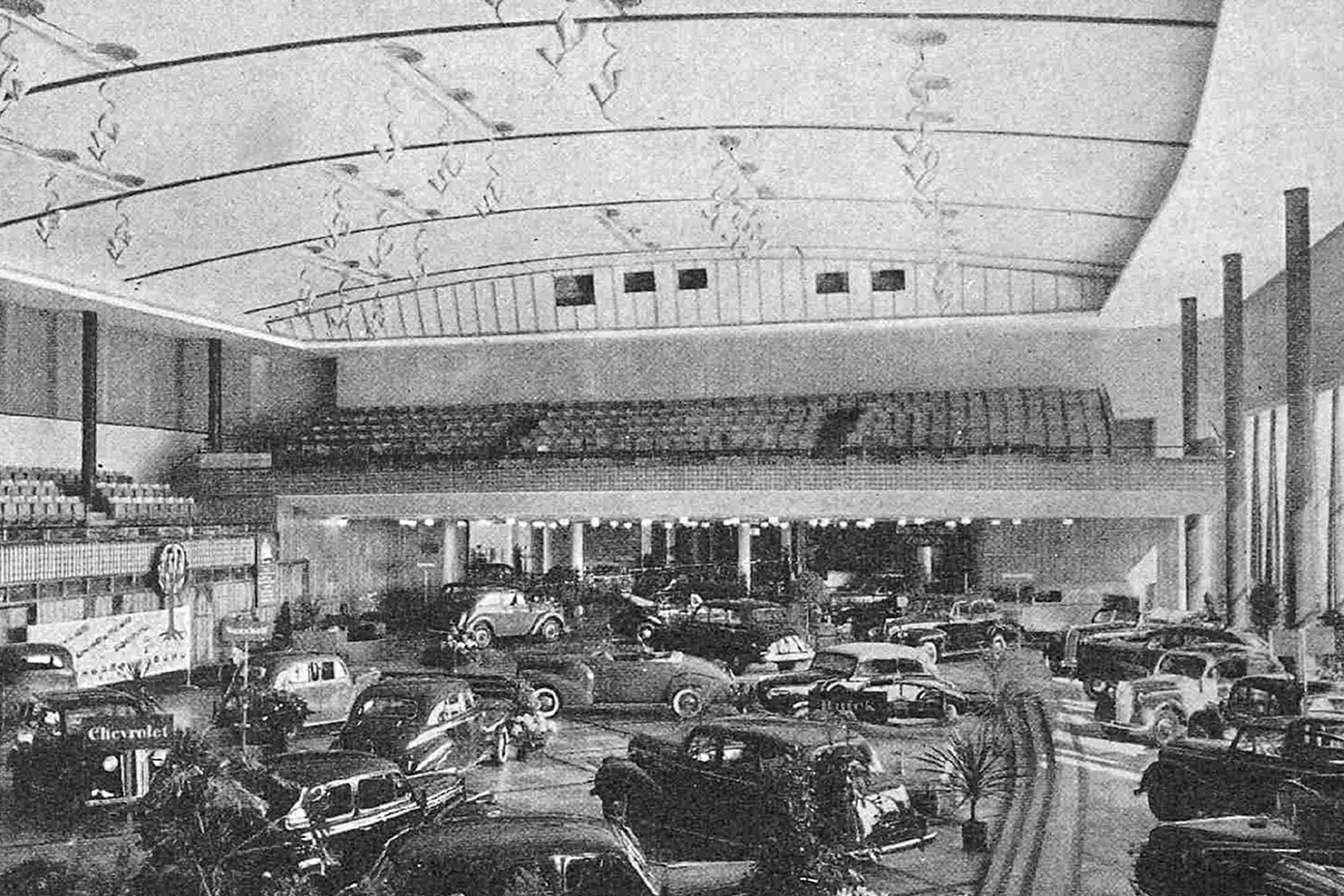 Automobil-Ausstellung im Kongresssaal –  Werner Jegher, «Tonhalle und Kongresshaus in Zürich: Architekten Haefeli, Moser, Steiger», Schweizerische Bauzeitung (Bd. 121) 22, 23, 24/1943.