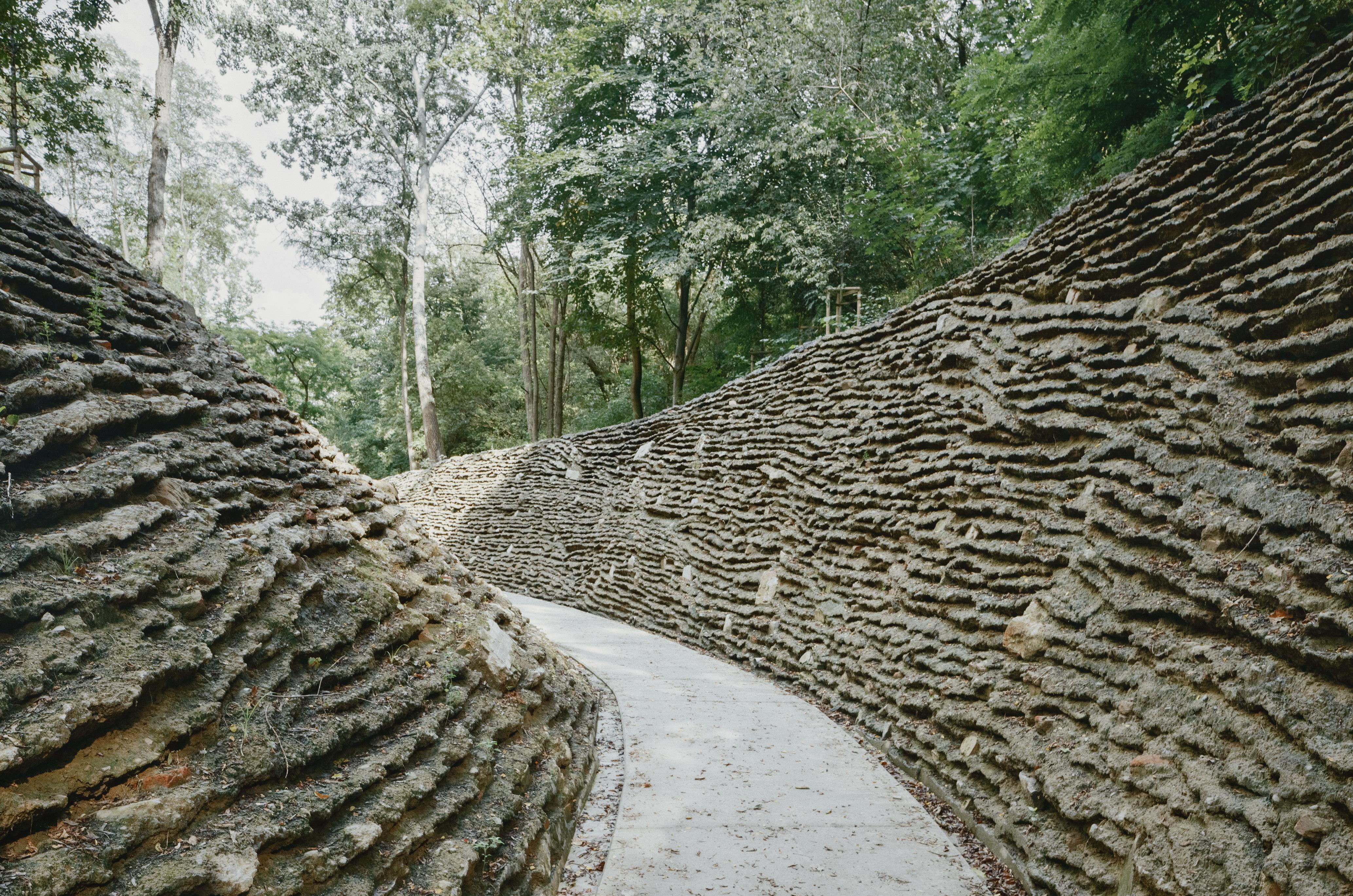 Parc sur la Colline de l'Insurrection de Varsovie - Varsovie (Pologne), 2023 - Auteurs : topoScape, Archigrest