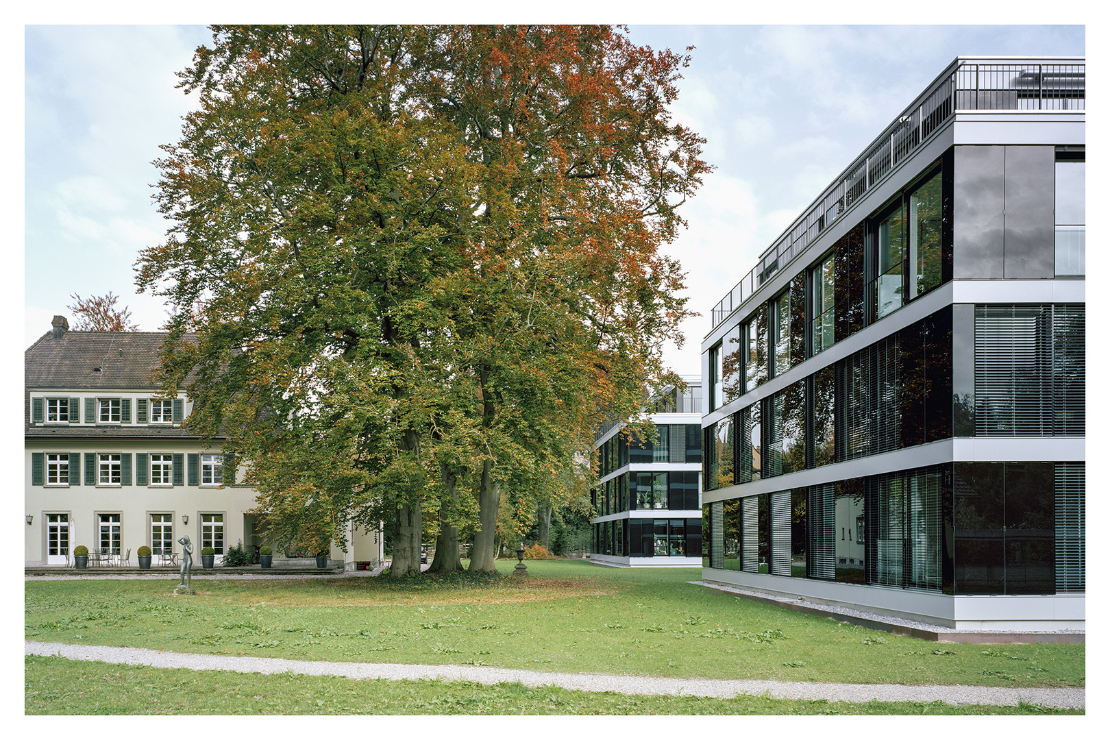 Complesso residenziale Fehlmann, Winterthur. Dettagli dei pannelli fotovoltaici e spaccato assonometrico