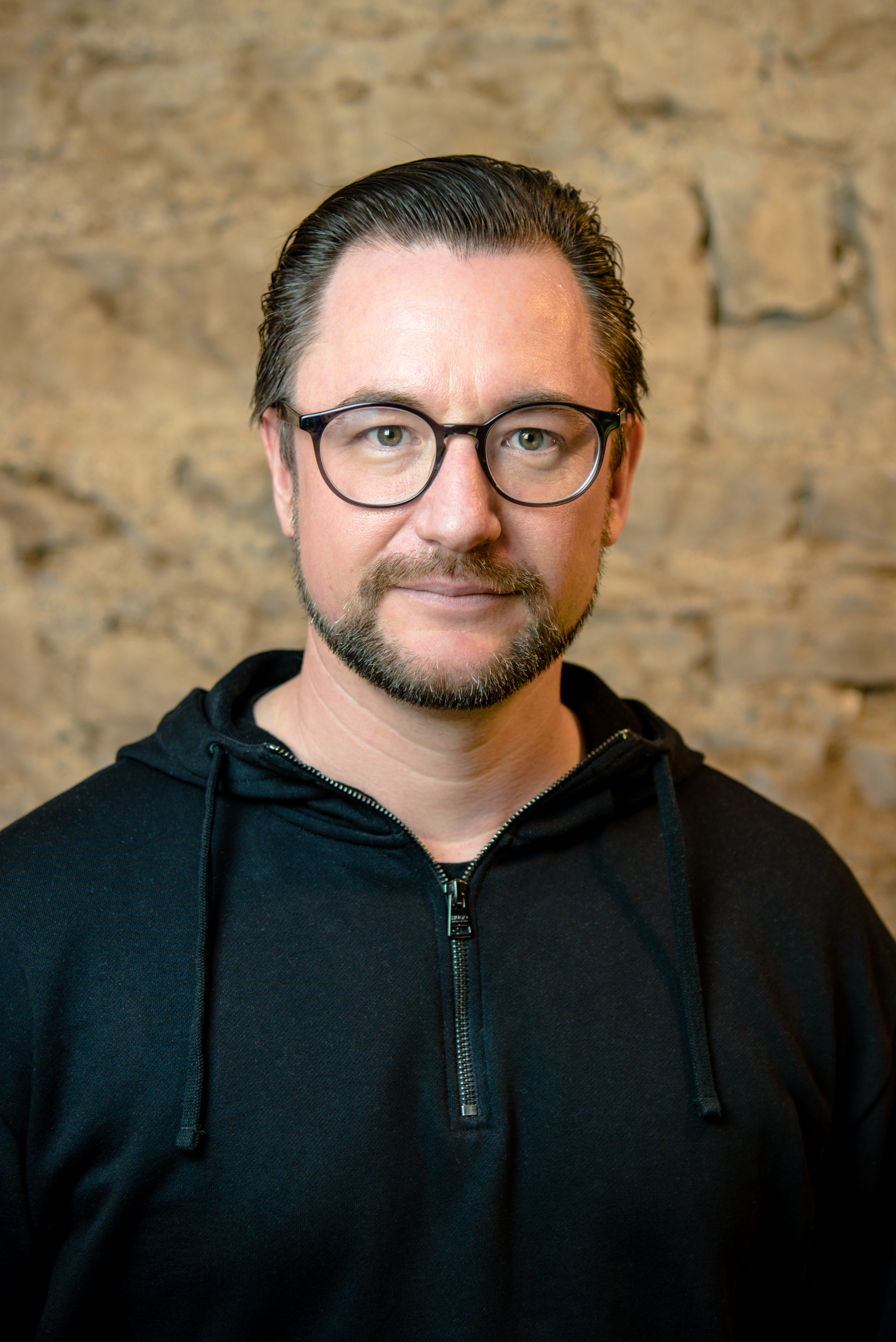 Jakob Schneider è architetto presso Salathé Architekten Basel, membro della Direzione e membro fondatore dell’associazione Countdown 2023, attiva nell’ambito della cultura della costruzione a prova di futuro. Dal 2021 fa parte del gruppo professionale Architettura e sostiene il Premio Master Architettura della SIA. Jakob Schneider è sposato e padre di due figli.